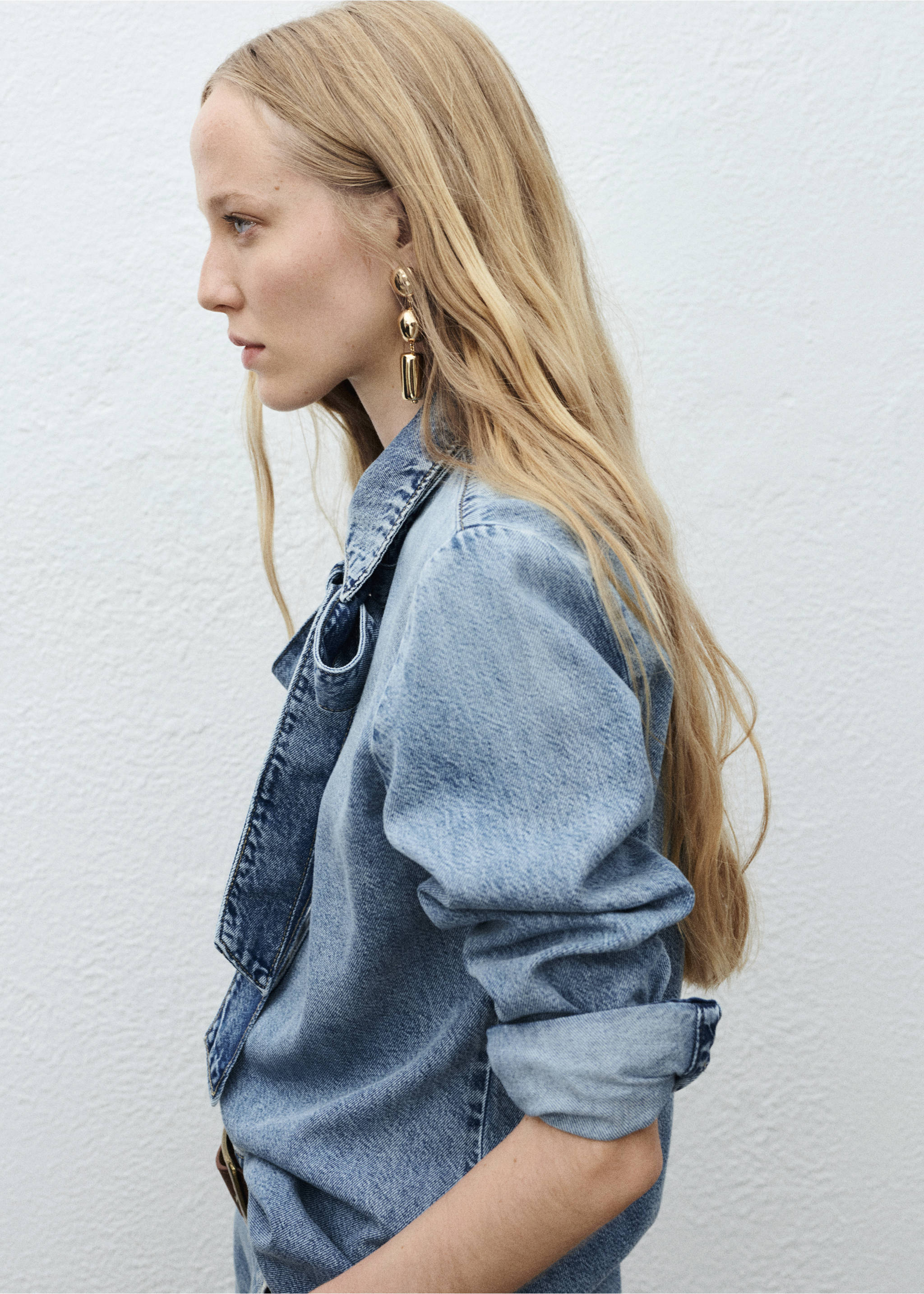 Denim shirt with bow - Details of the article 3, Medium Blue. Ref: 17054113-00.
