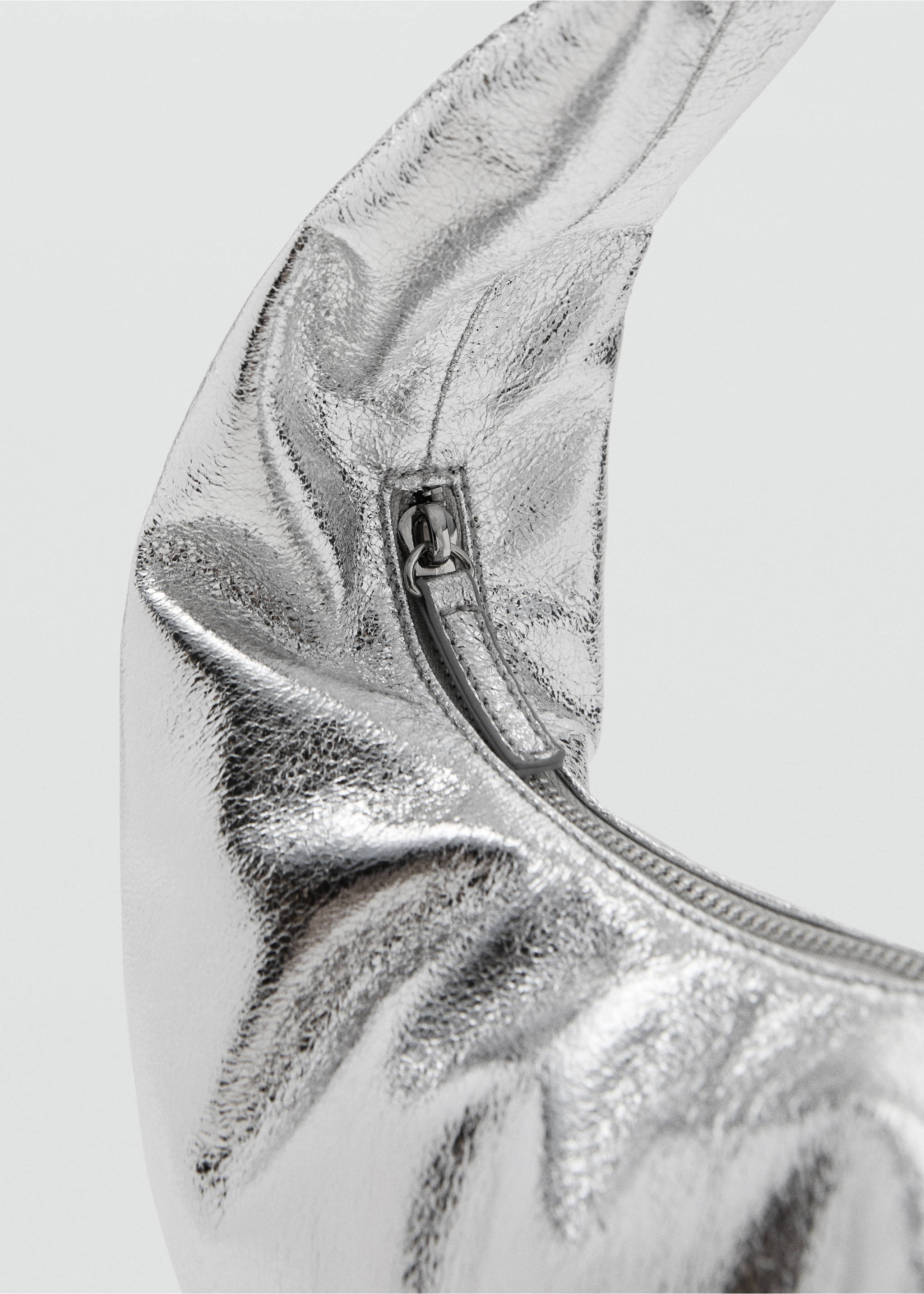 Metallic handbag - Details of the article 1, Silver. Ref: 17054122-00.