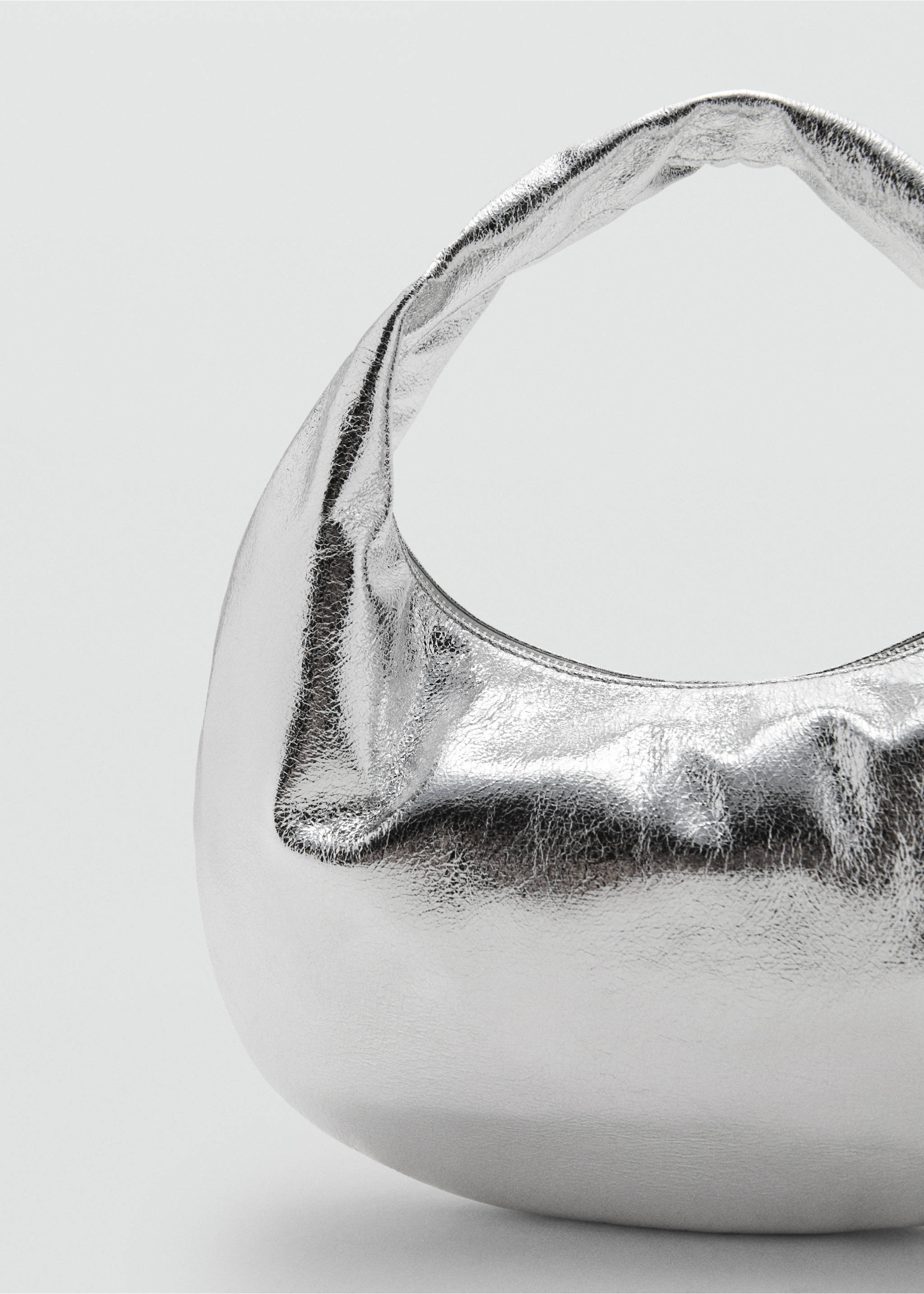 Metallic handbag - Details of the article 2, Silver. Ref: 17054122-00.