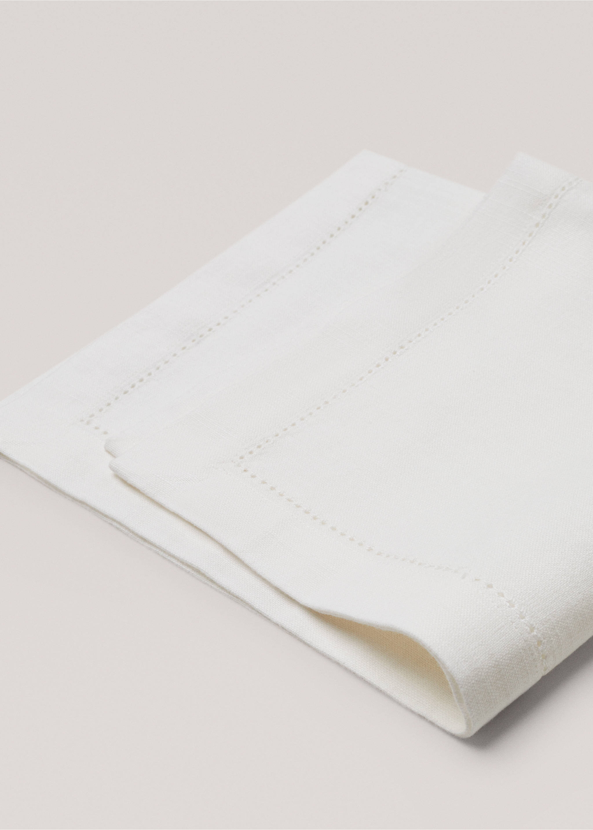 Serviette de table coton ajourée - Détail de l'article 2, Blanc cassé. Ref: 17054129-00.