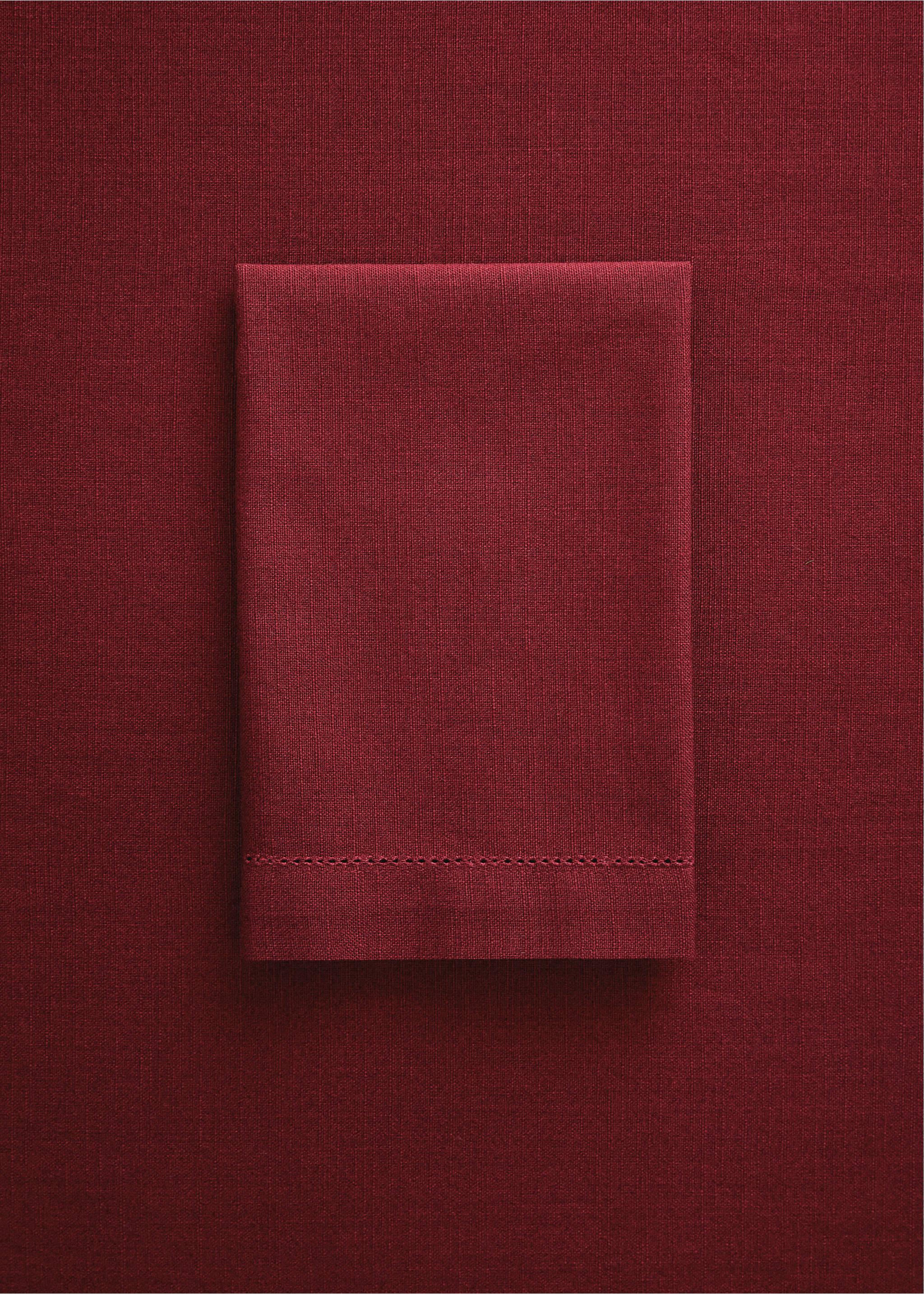 Cotton napkin with hemstitch - General plane, Red. Ref: 17054129-00.