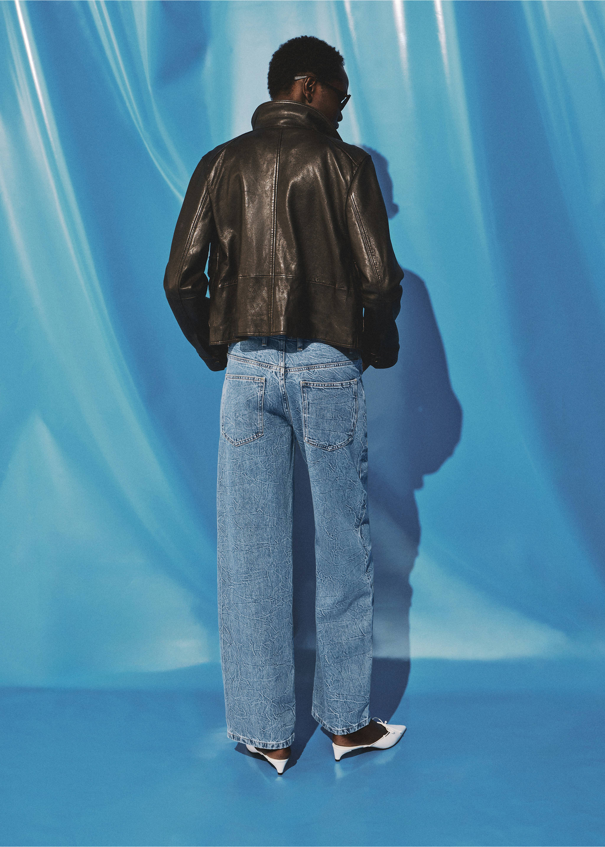 Straight-fit jeans with a creased effect - Reverse of the article, Medium Blue. Ref: 17054137-00.