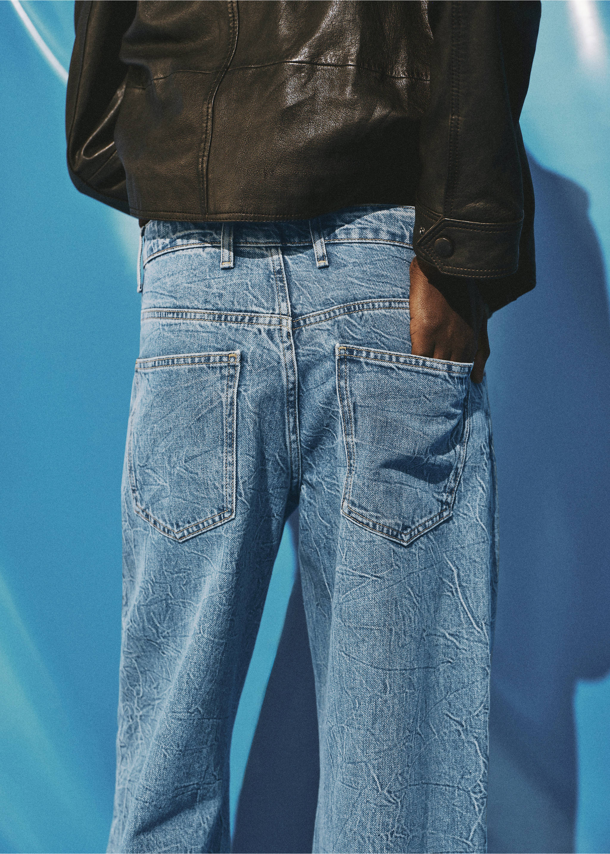 Straight-fit jeans with a creased effect - Details of the article 2, Medium Blue. Ref: 17054137-00.