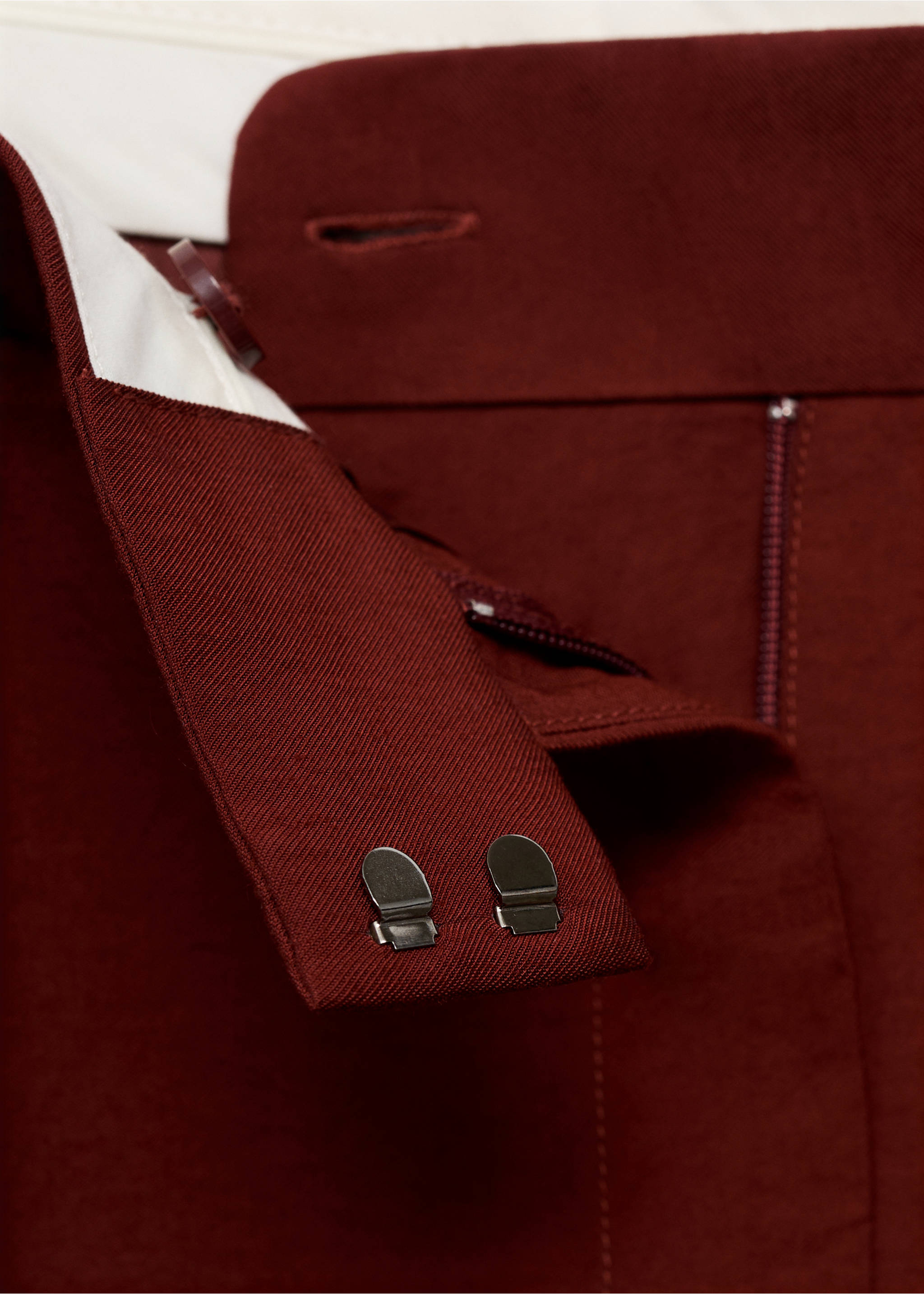 Pantalon droit pinces - Détail de l'article 0, Rouge moyen. Ref: 17054143-00.