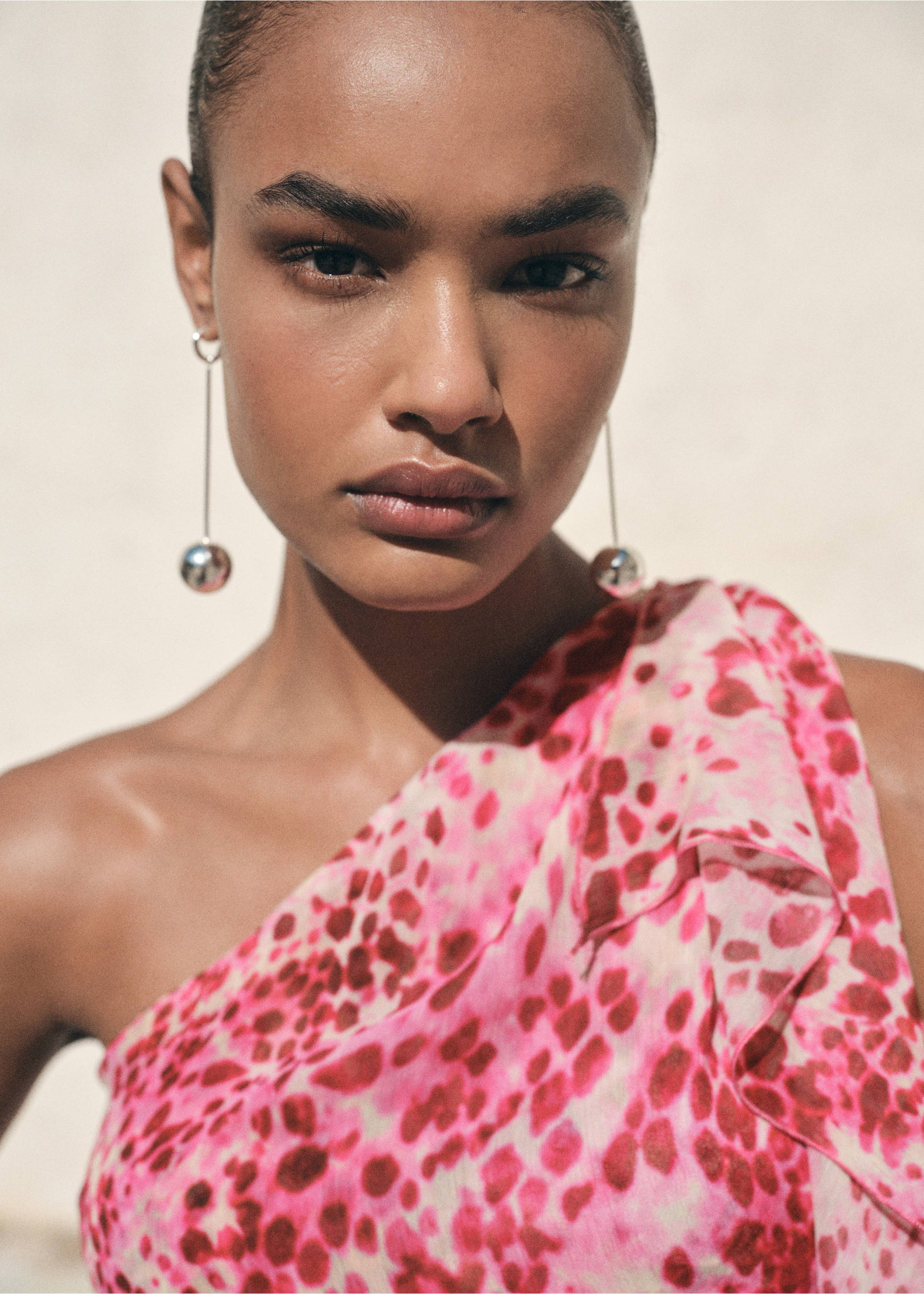 Asymmetric printed top - Details of the article 1, Fuchsia. Ref: 17054145-00.