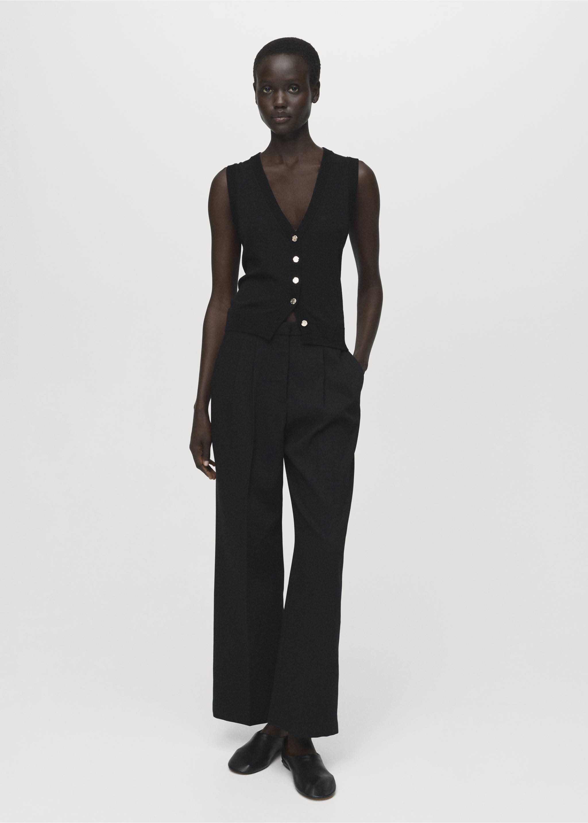 Straight-fit pleated trousers - General plane, Black. Ref: 17054422-00.