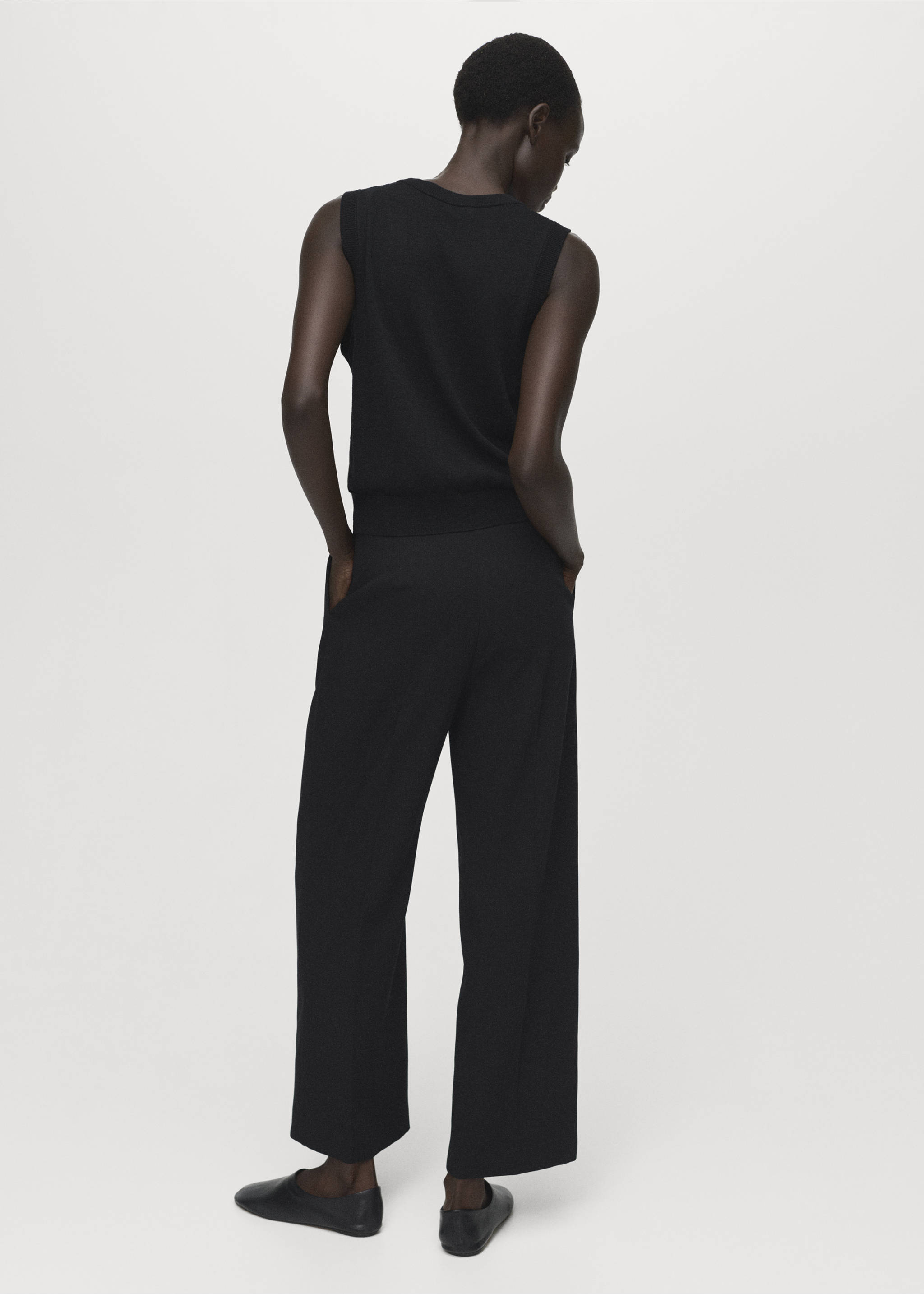 Straight-fit pleated trousers - Reverse of the article, Black. Ref: 17054422-00.