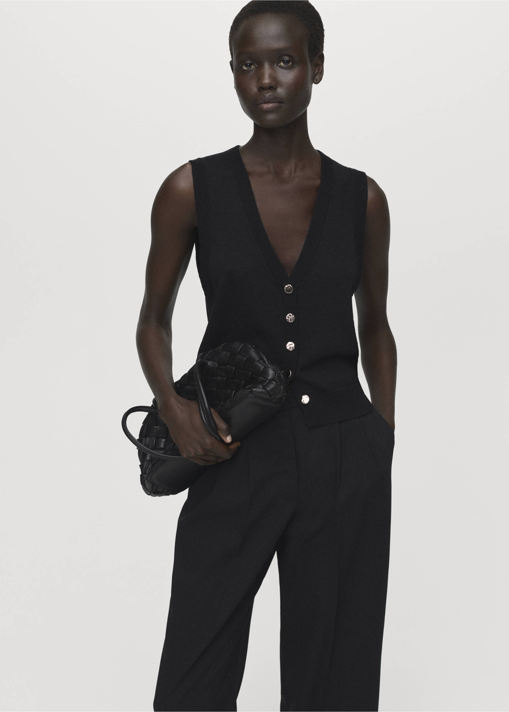 Straight-fit pleated trousers - Details of the article 1, Black. Ref: 17054422-00.