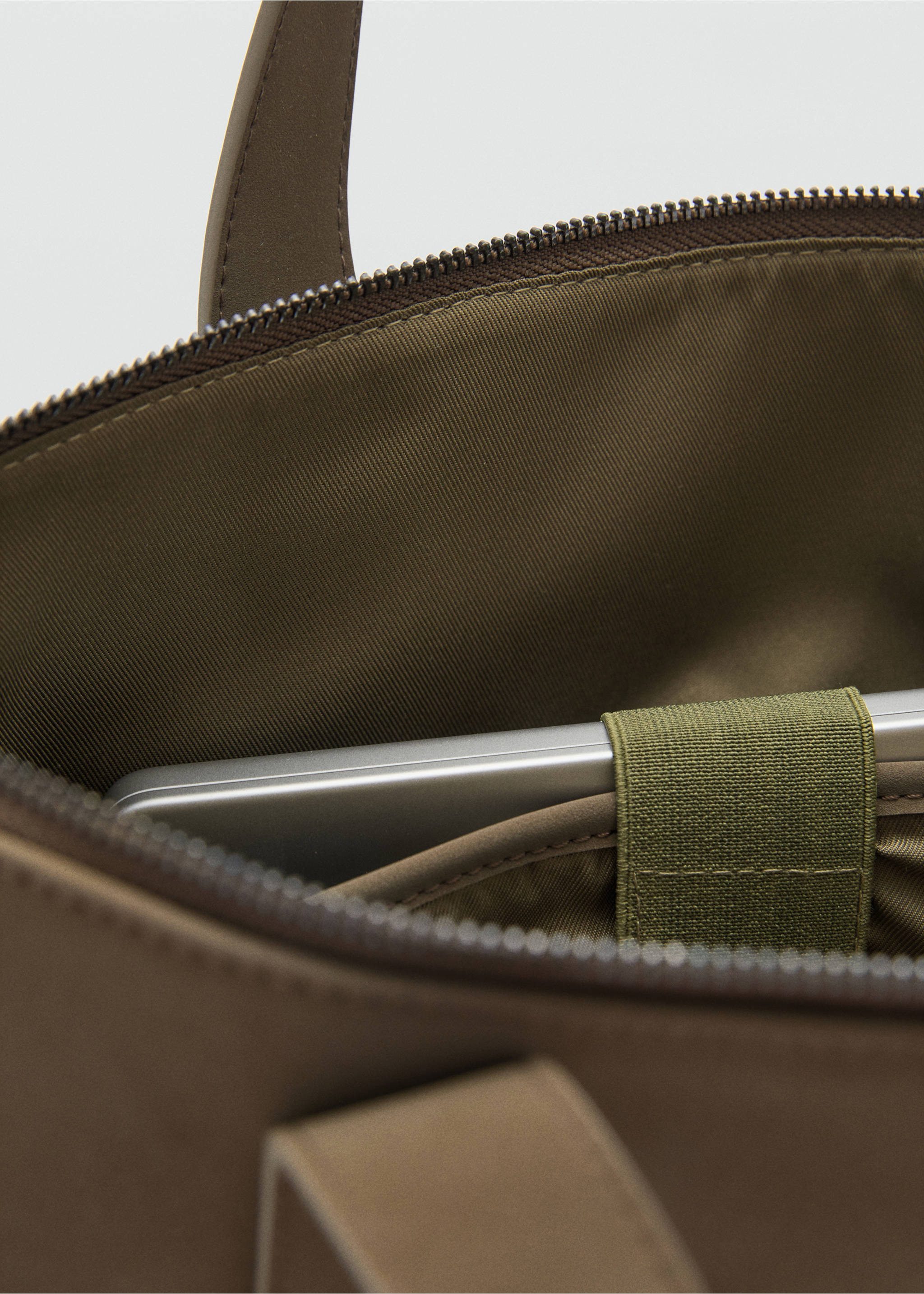 Multi-functional backpack with pockets - Details of the article 3, Khaki. Ref: 17054425-00.