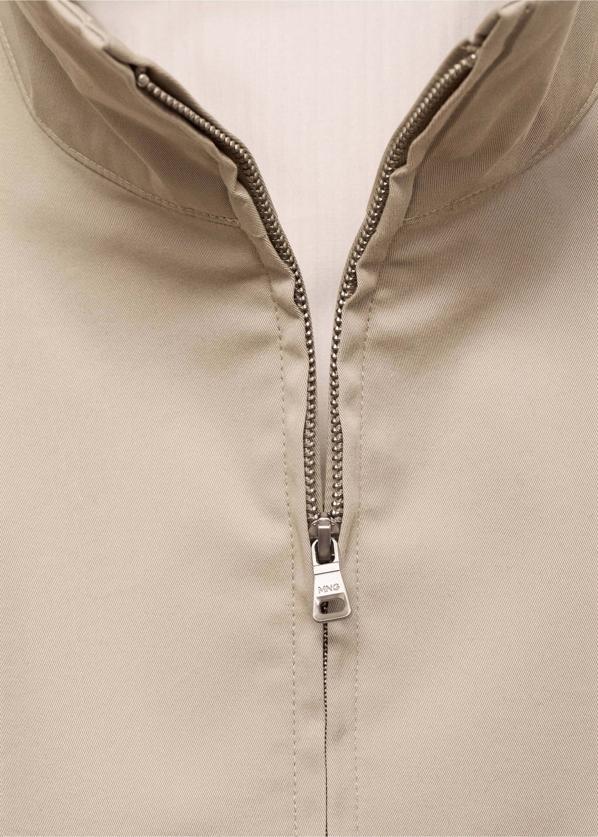 Baumwolljacke mit Reißverschluss - Detail des Artikels 8, Sandfarben. Ref: 17054428-00.