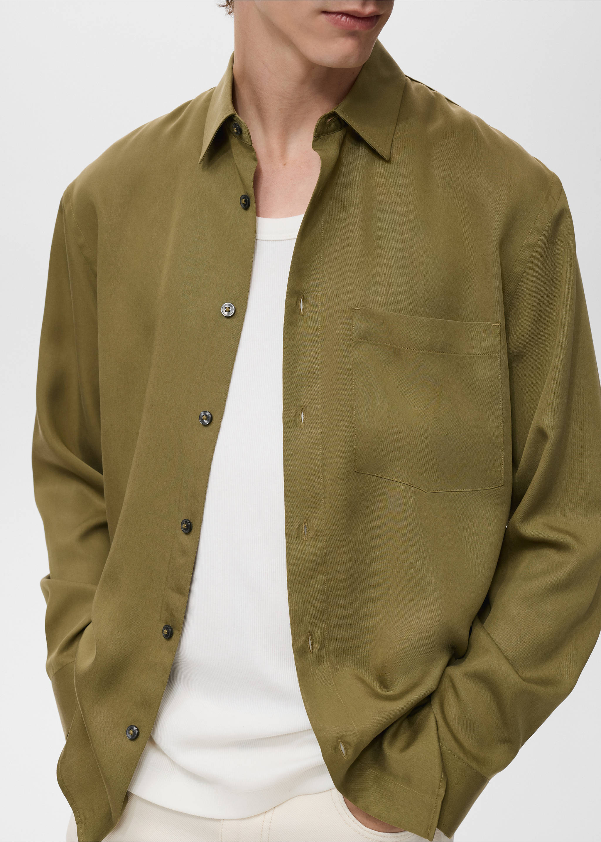 Chemise 100 % lyocell avec poche - Détail de l'article 3, Olive. Ref: 17054430-00.
