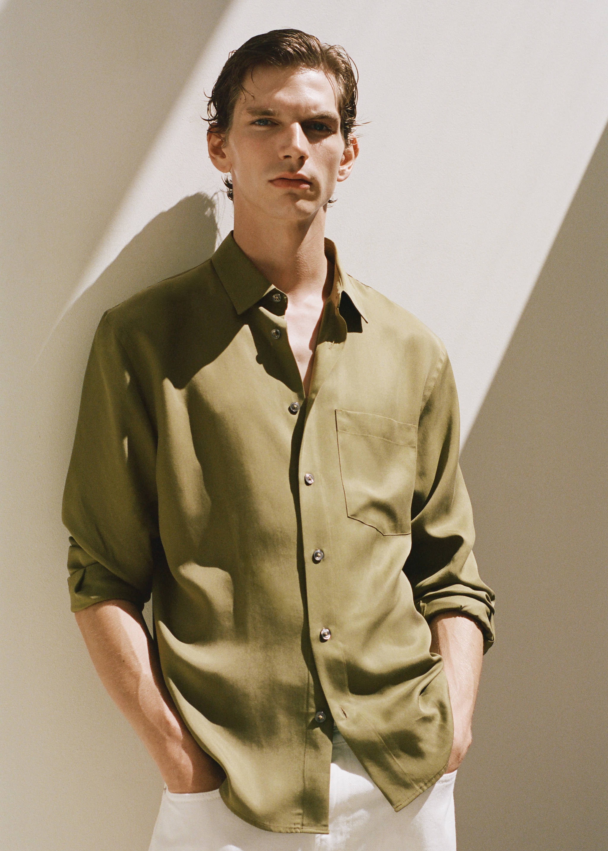 Camisa 100% lyocell butxaca - Detall de l'article 5, Oliva. Ref: 17054430-00.