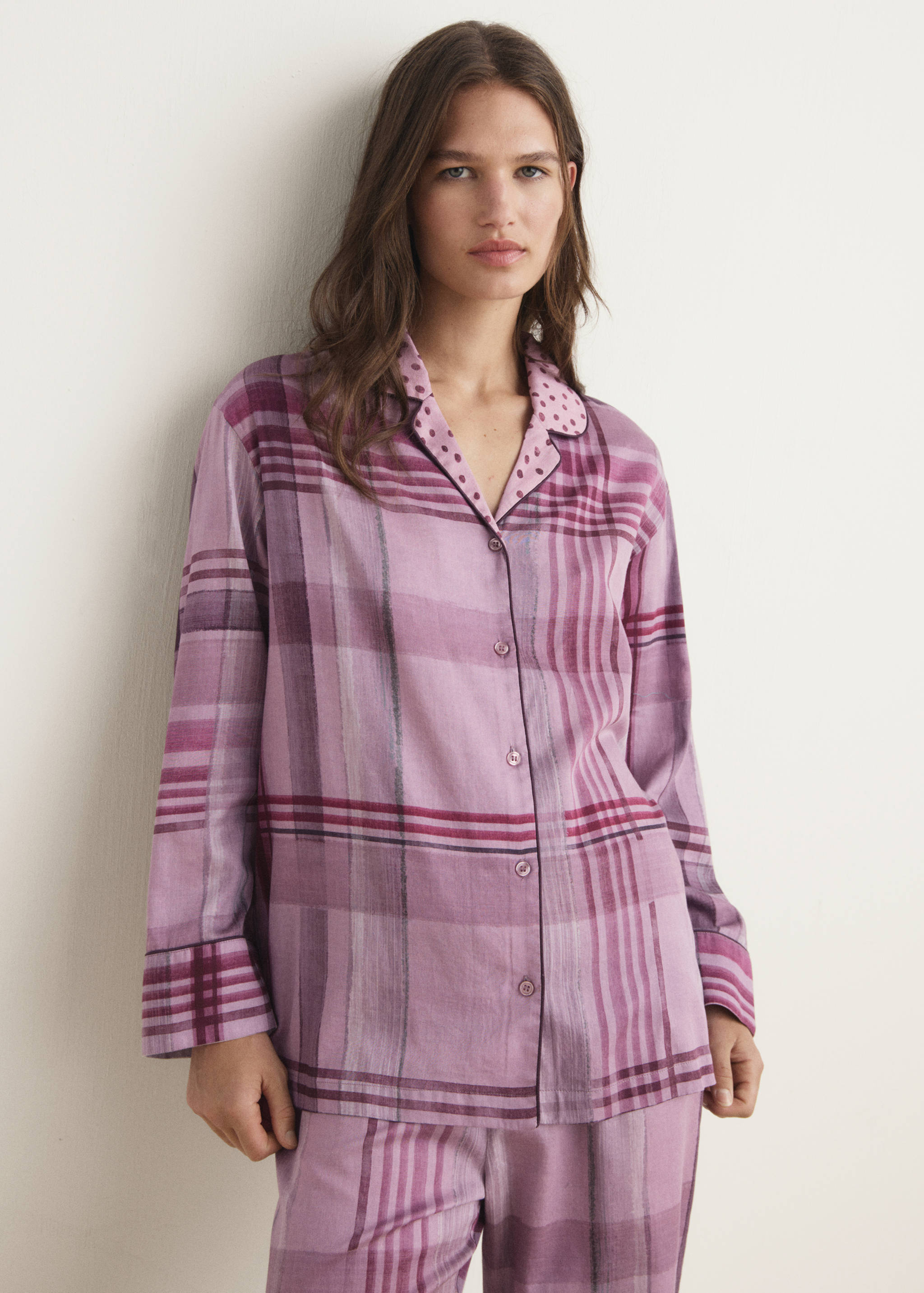 Chemise pyjama imprimée passepoil - Plan moyen