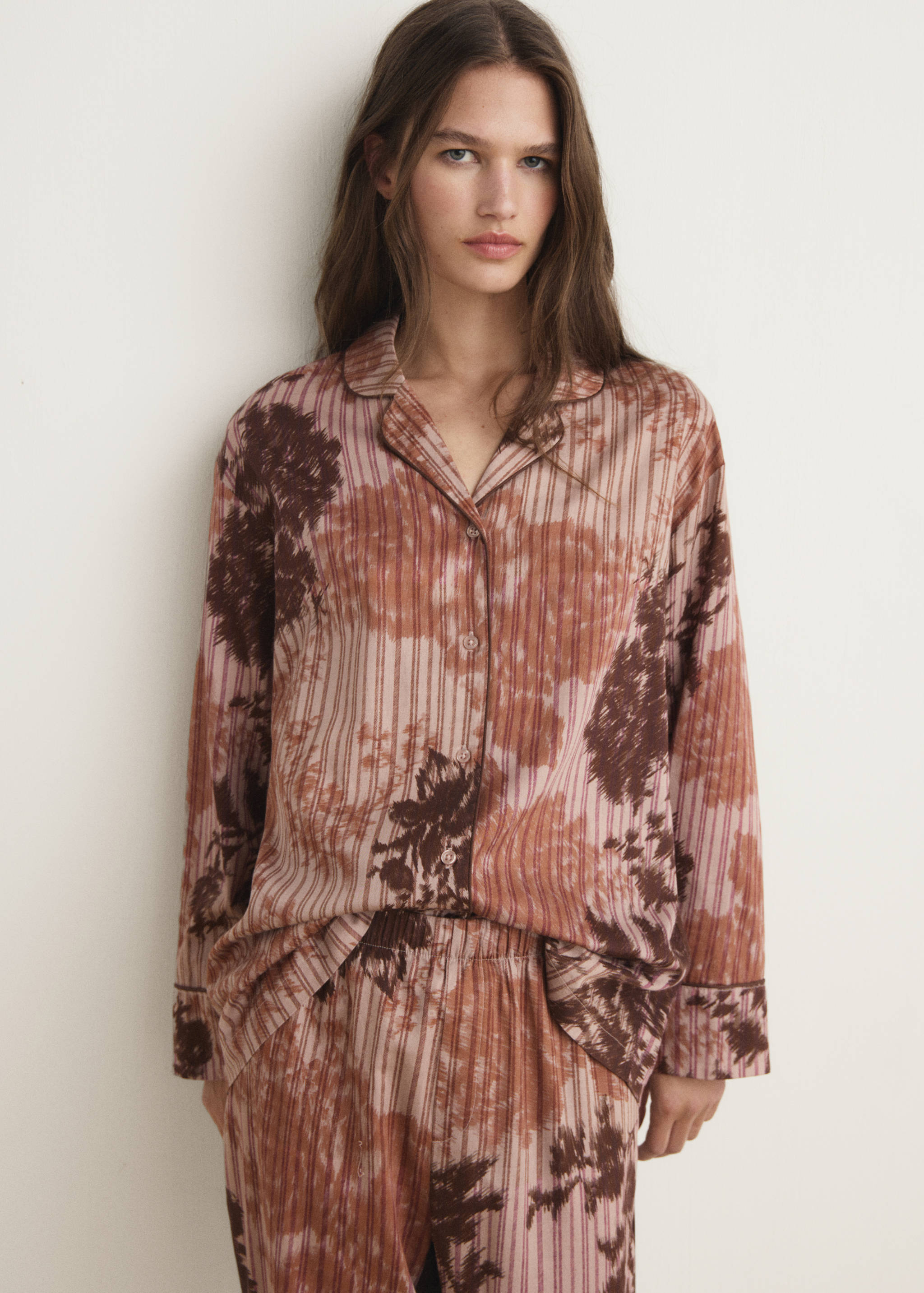 Camisa pijama estampado difuminado - Plano medio