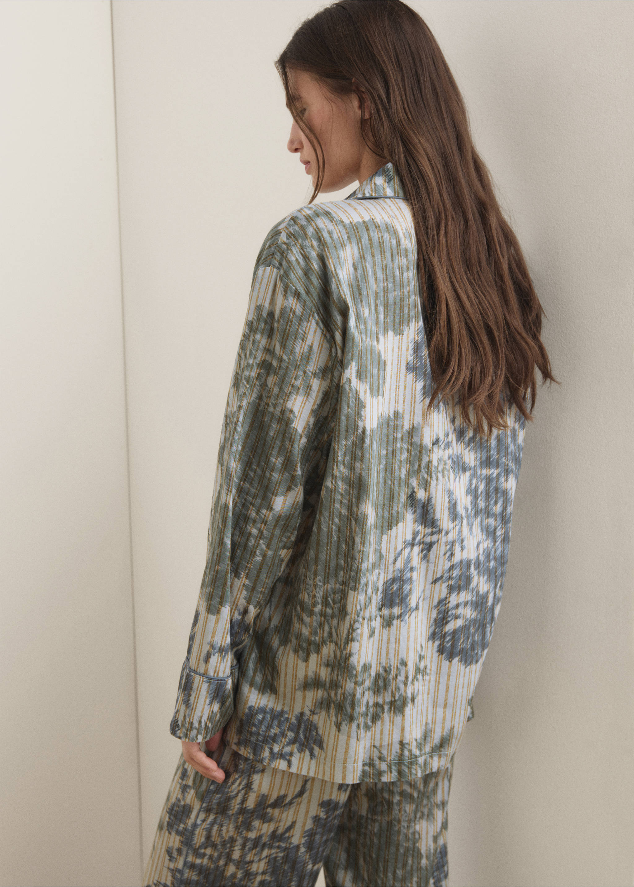 Pyjama shirt with blurred print - Details of the article 1, Green. Ref: 17054438-00.