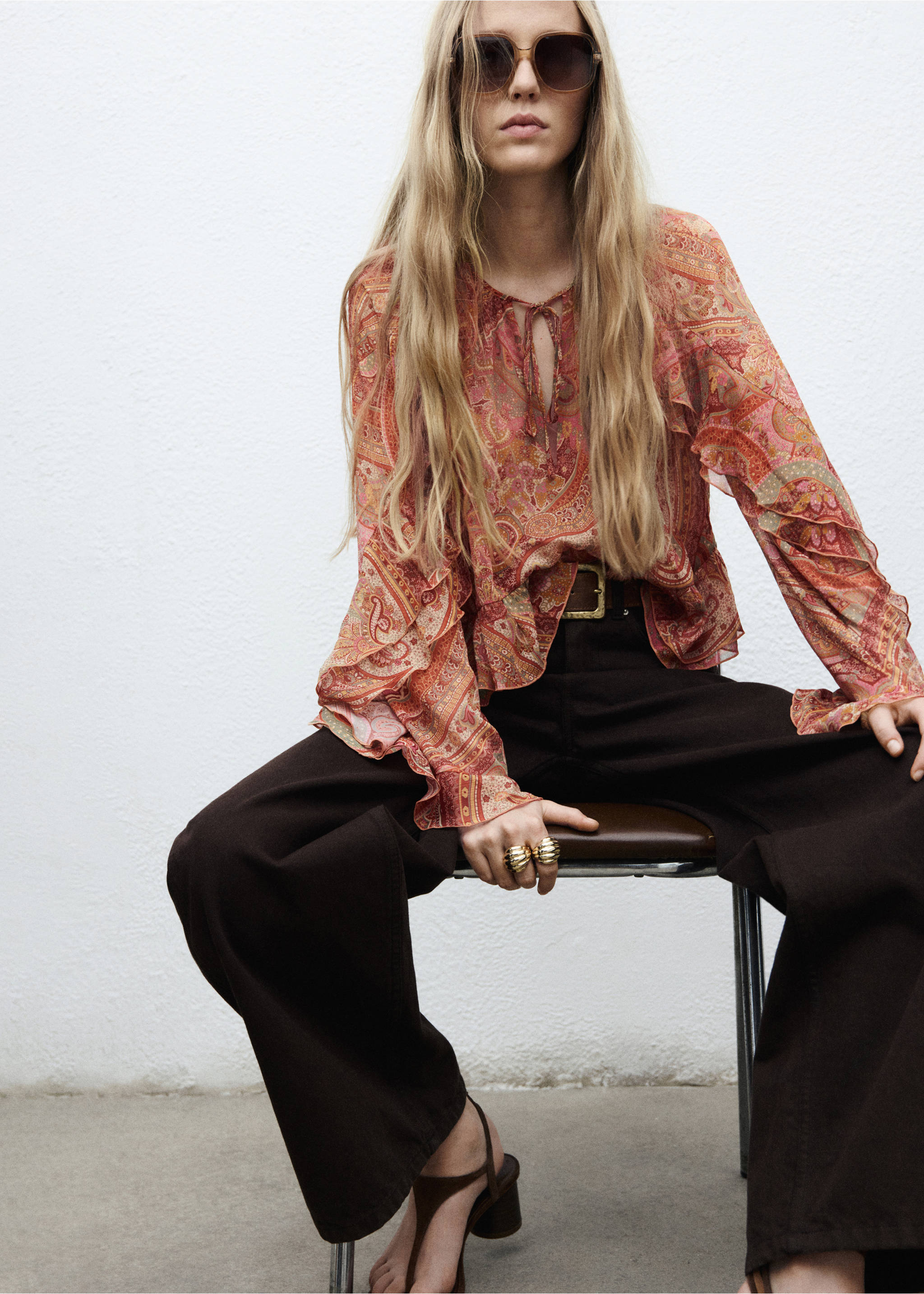 Ruffles printed blouse - Details of the article 2, Brown. Ref: 17054448-00.