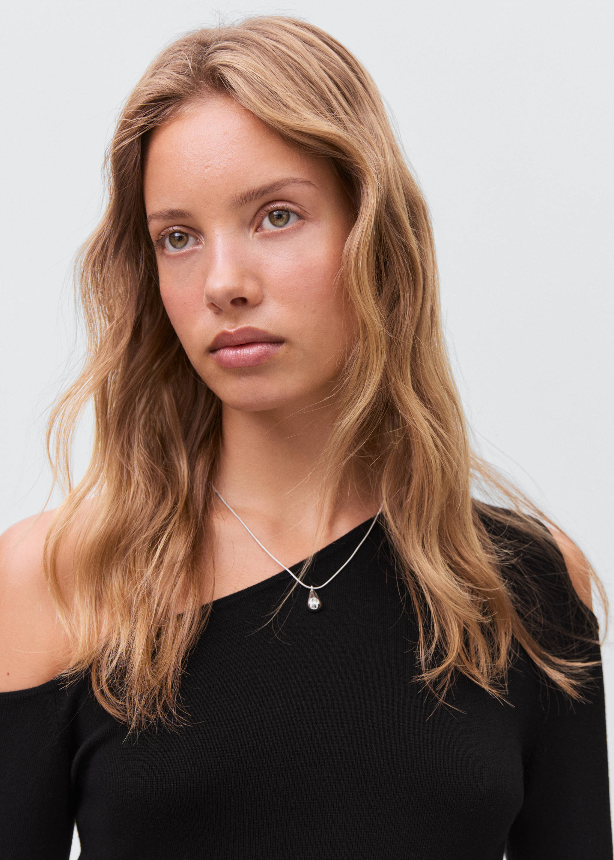 Asymmetrisk klänning cut-out - Detaljer om artikeln 1