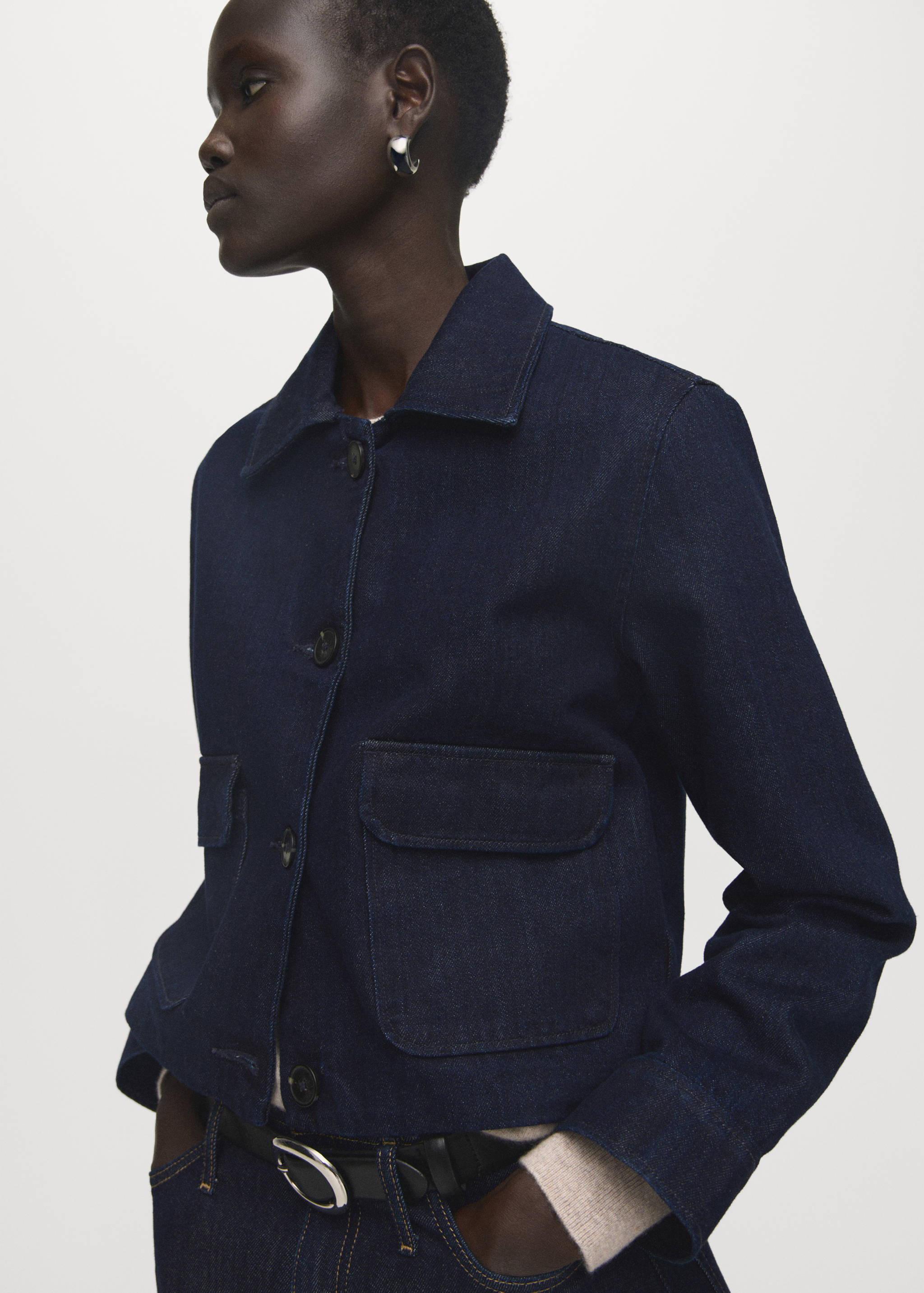 Jeansjacke mit Taschen - Mittlere Ansicht