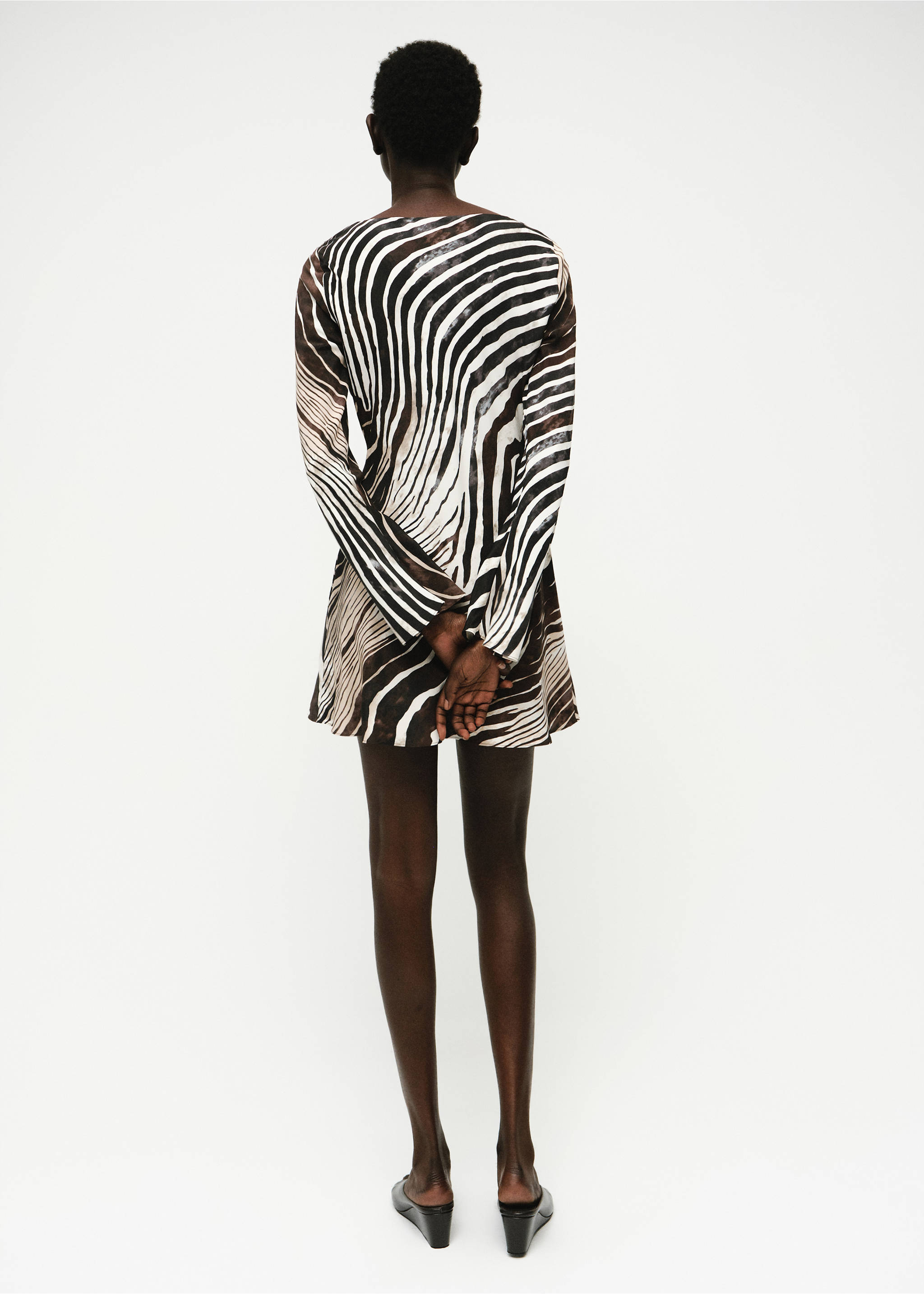 Zebra-print dress with flared sleeves - Reverse of the article, Black. Ref: 17054787-00.