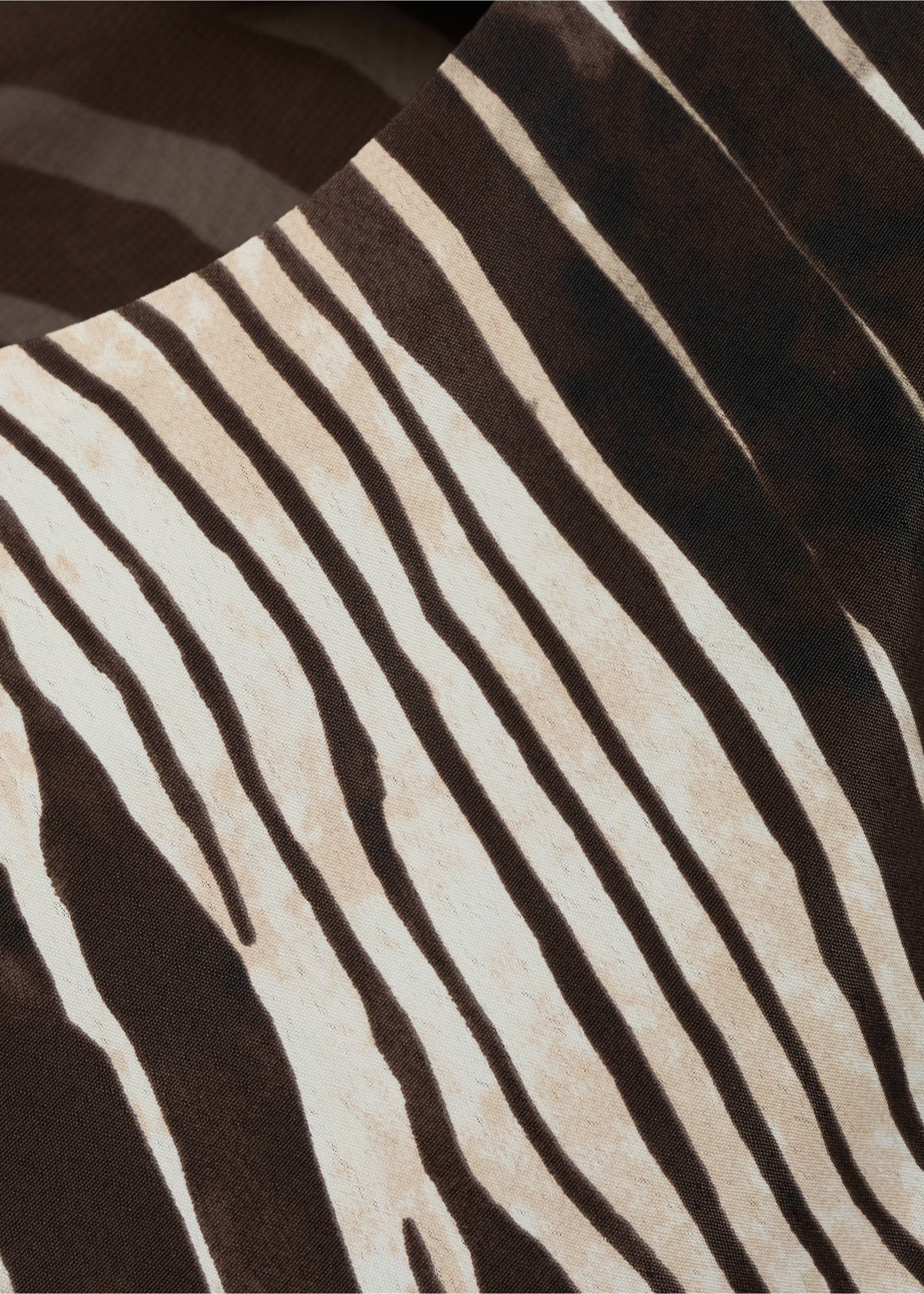Zebra-print dress with flared sleeves - Details of the article 8, Black. Ref: 17054787-00.