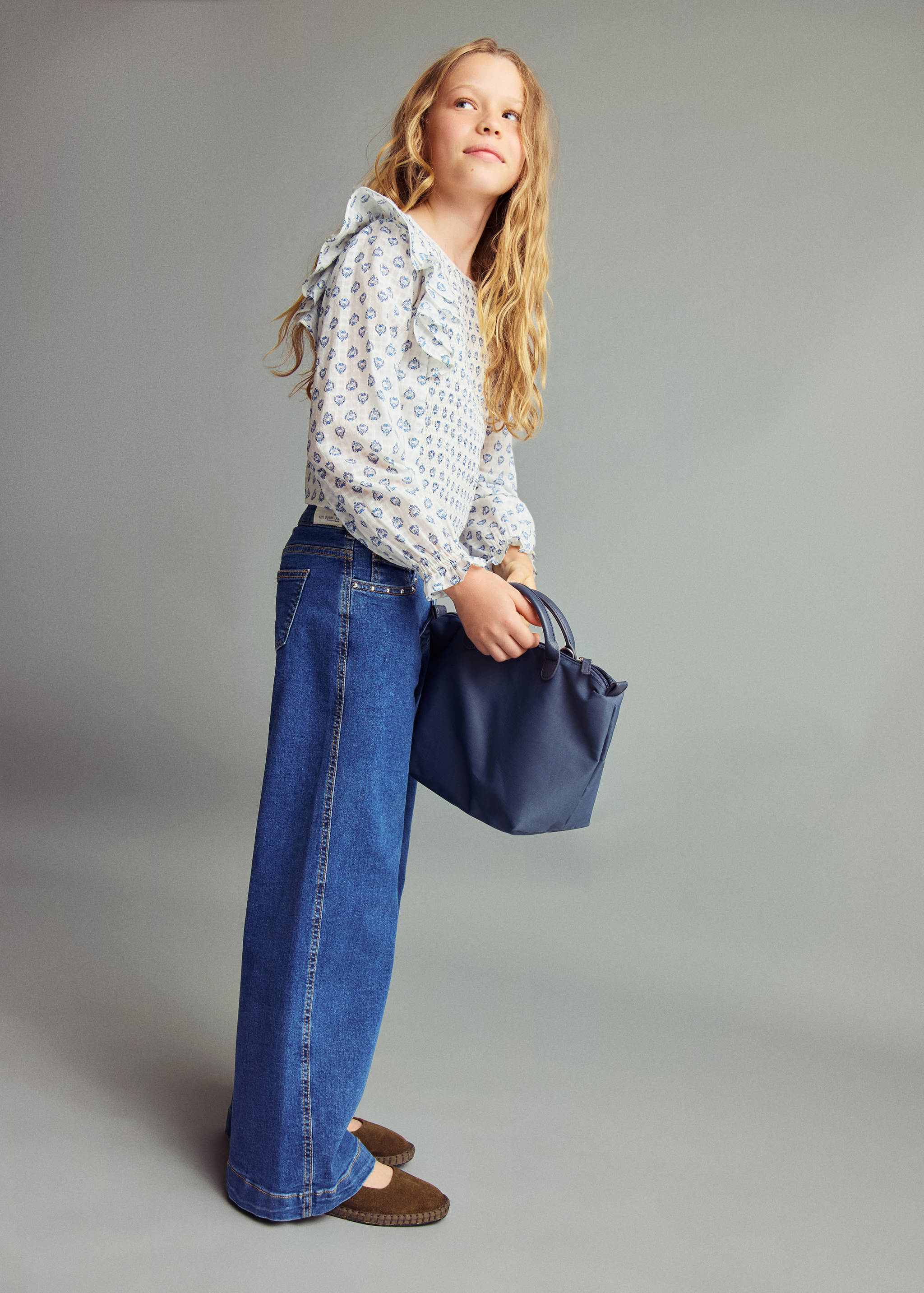 Mönstrad blus med volanger - Allmän bild