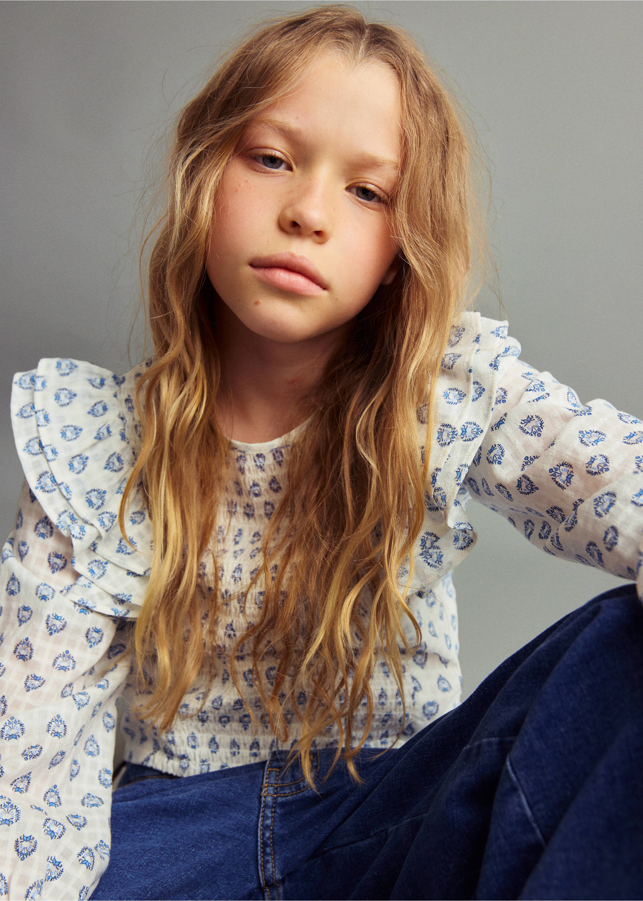 Mönstrad blus med volanger - Detaljer om artikeln 1, Rå. Ref: 17055152-00.