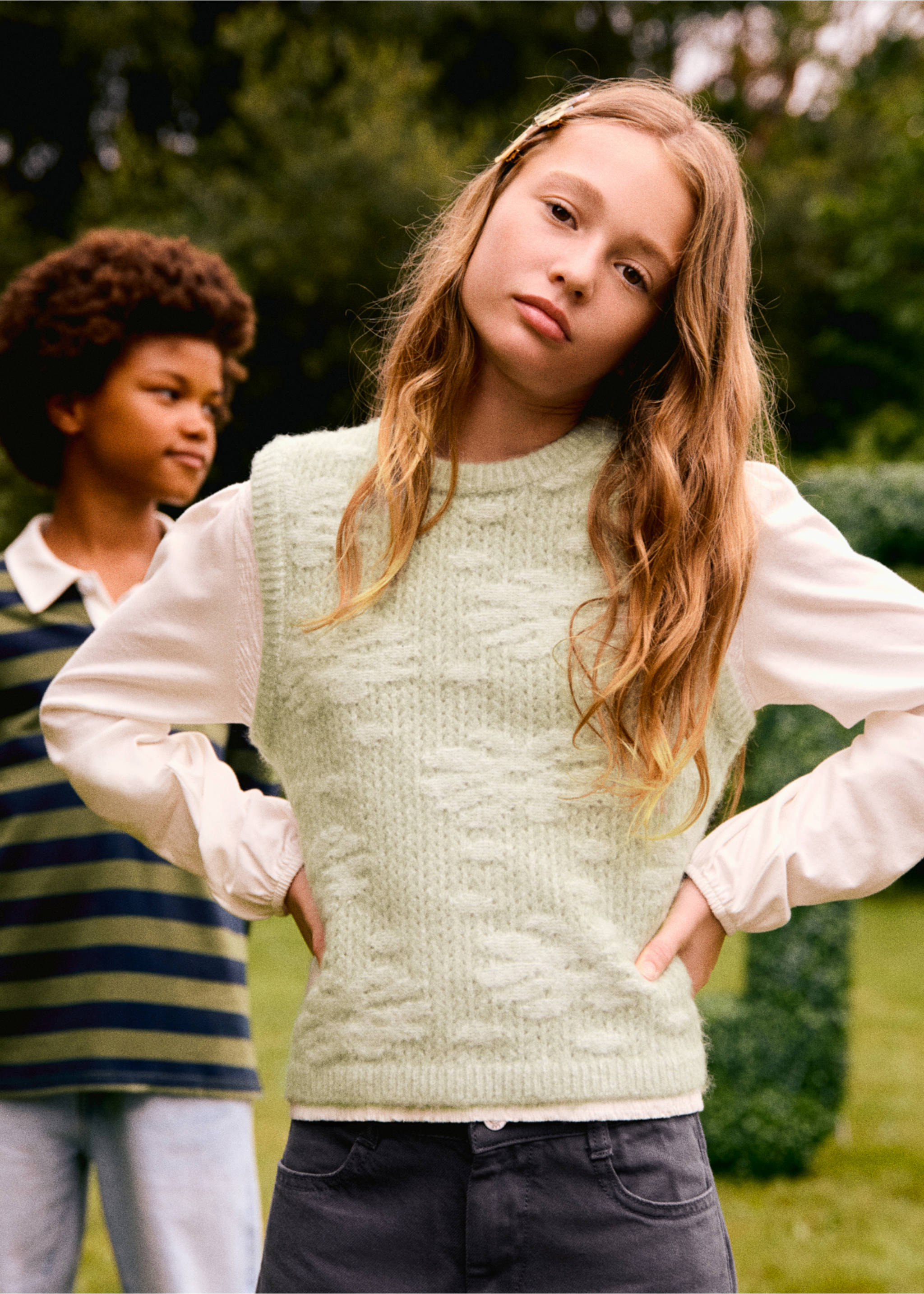 Floral-embroidered waistcoat - Details of the article 5, Pastel Green. Ref: 17055155-00.