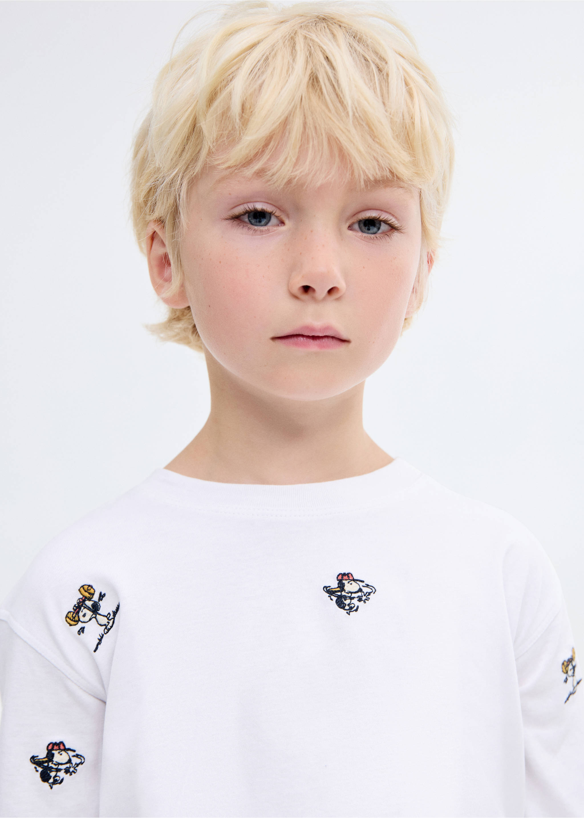 Snoopy embroidered t-shirt - Details of the article 1, White. Ref: 17055162-00.