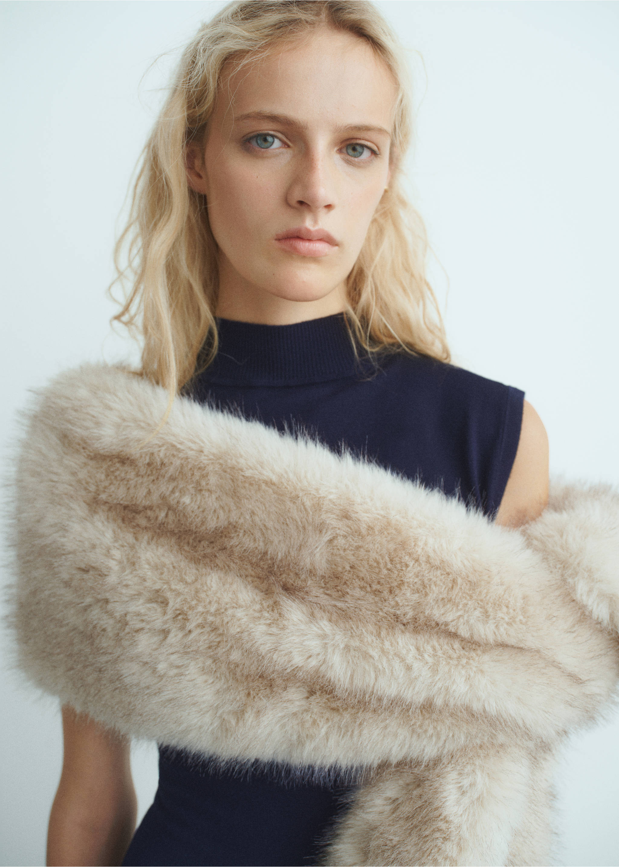 Perkins-neck knitted dress - Details of the article 1, Navy. Ref: 17055799-00.