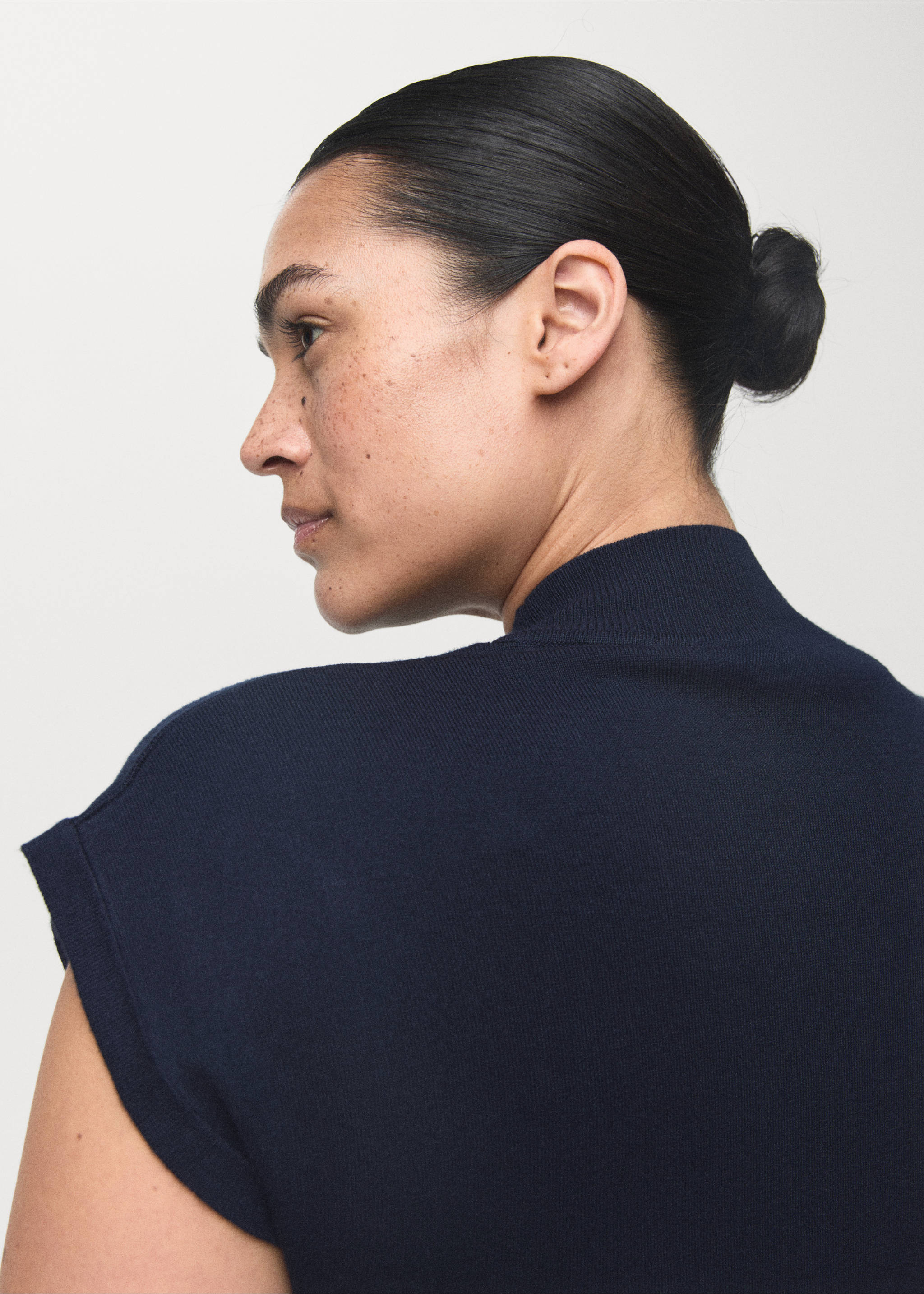 Perkins-neck knitted dress - Details of the article 4, Navy. Ref: 17055799-00.