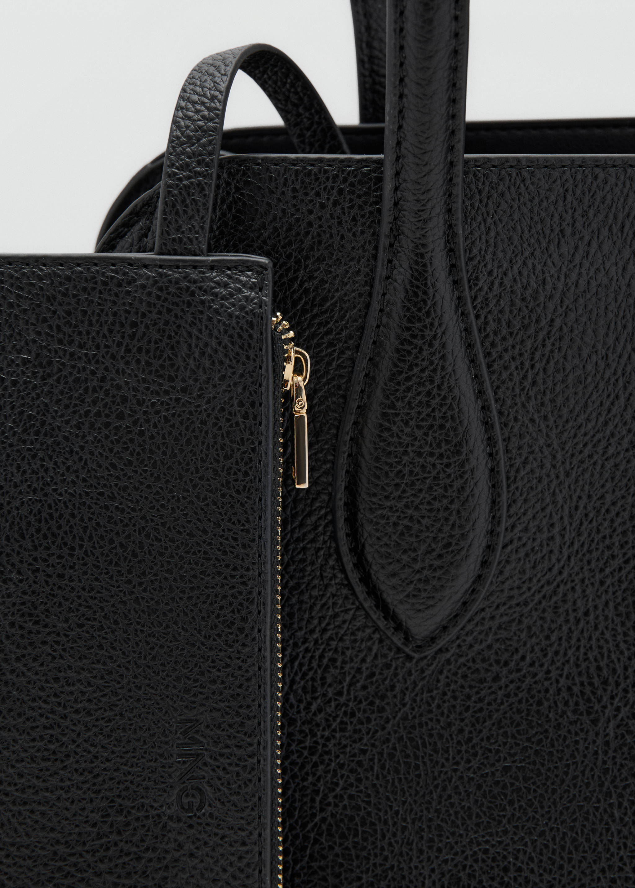 Small bag with pebbled effect - Details of the article 2