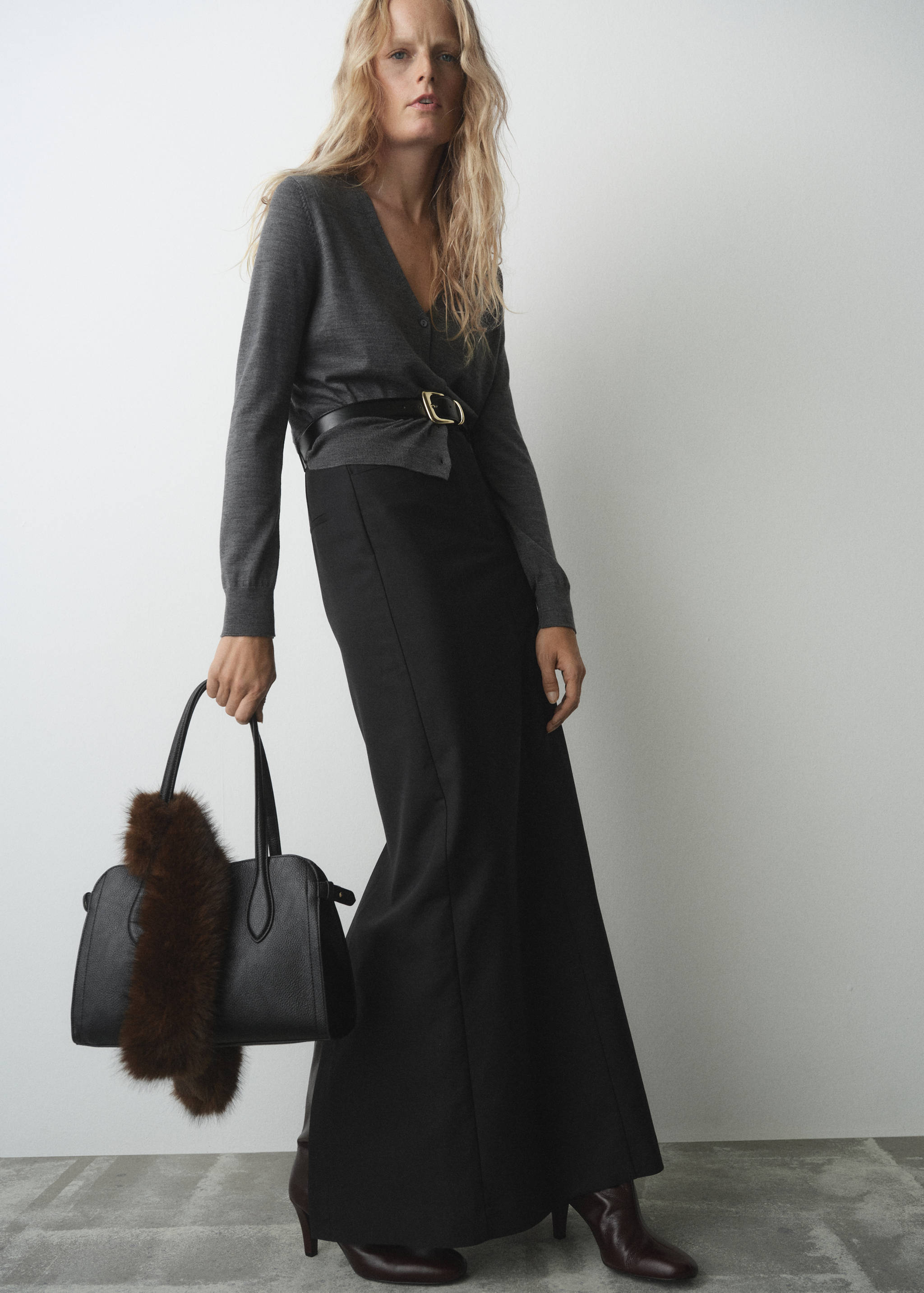 Small bag with pebbled effect - Details of the article 9