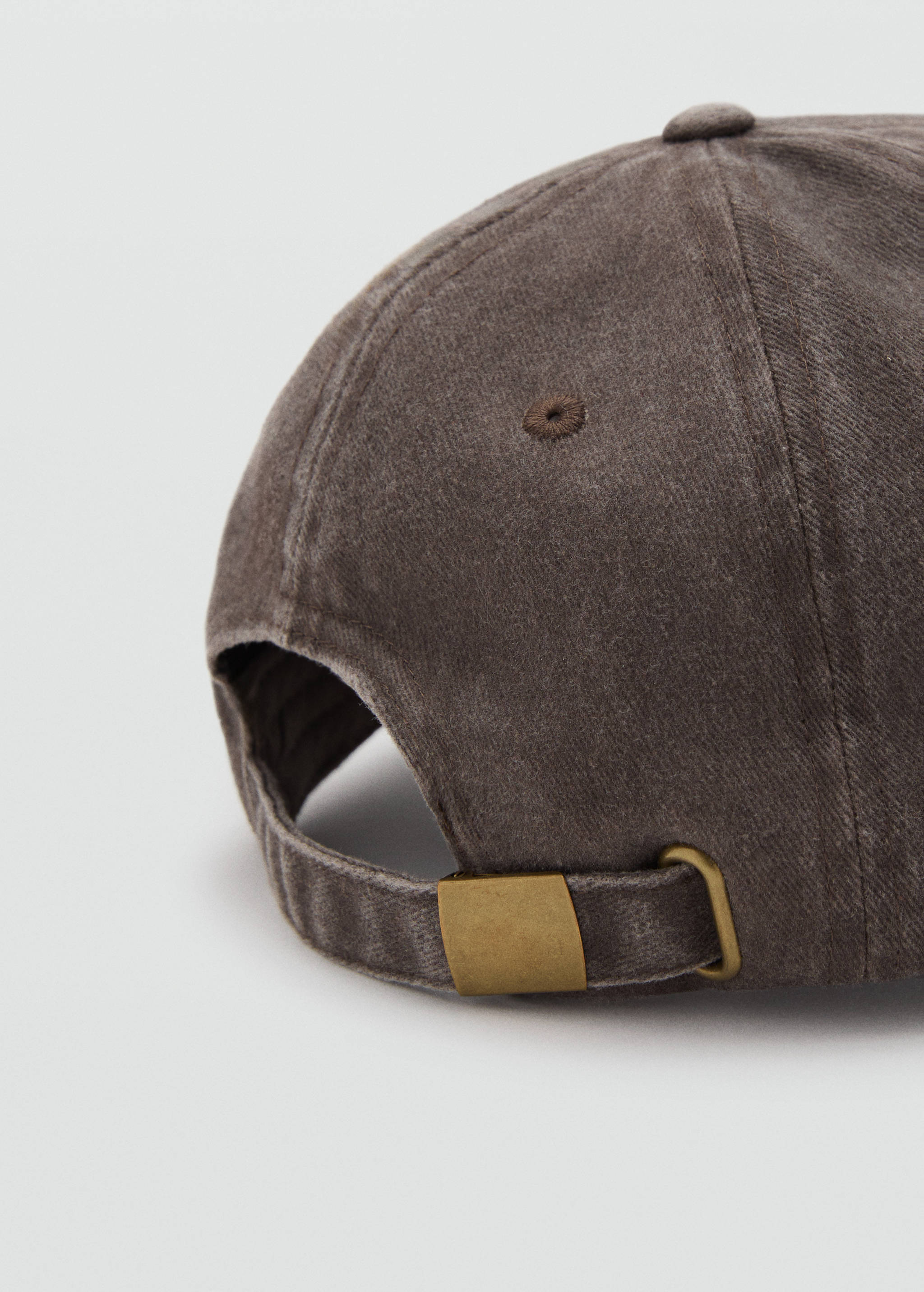 Cap with embroidered text - Details of the article 1