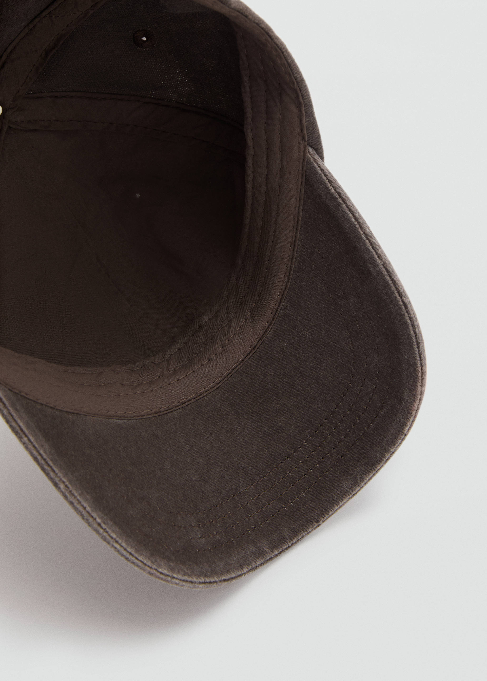 Cap with embroidered text - Details of the article 2