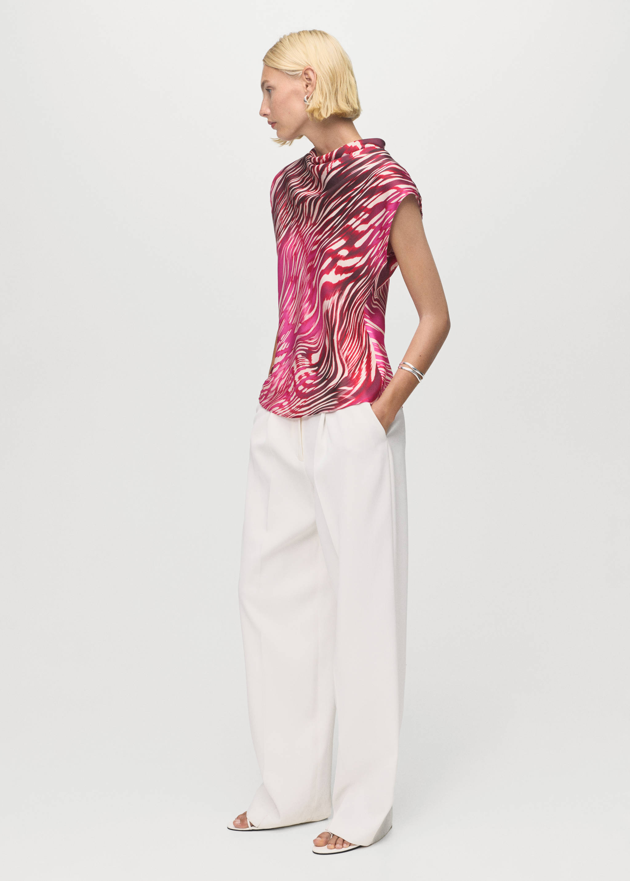 Satinierte Bluse mit drapiertem Kragen - Allgemeine Ansicht