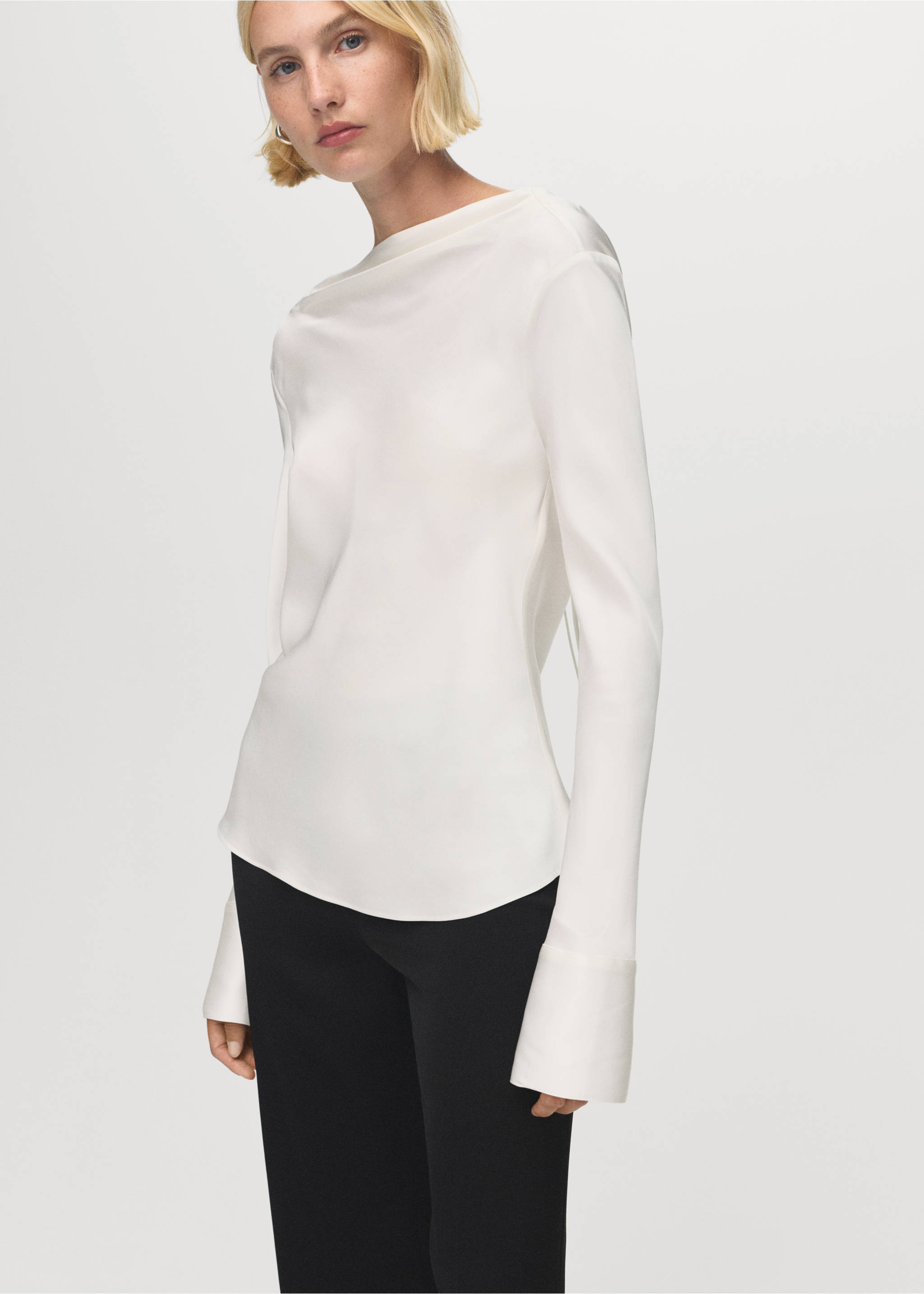 Satin blouse with bow on the back - Medium plane, Ecru. Ref: 17056001-00.
