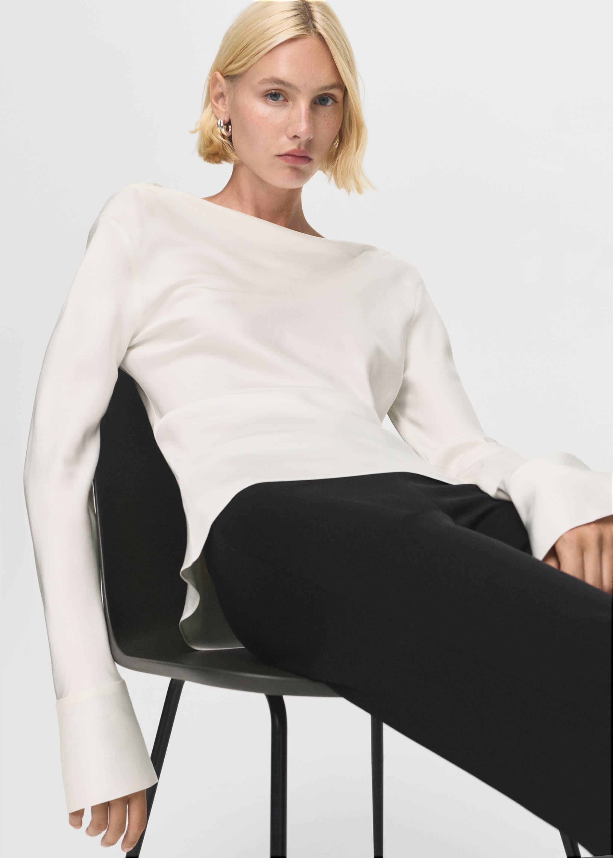 Satin blouse with bow on the back - Details of the article 2