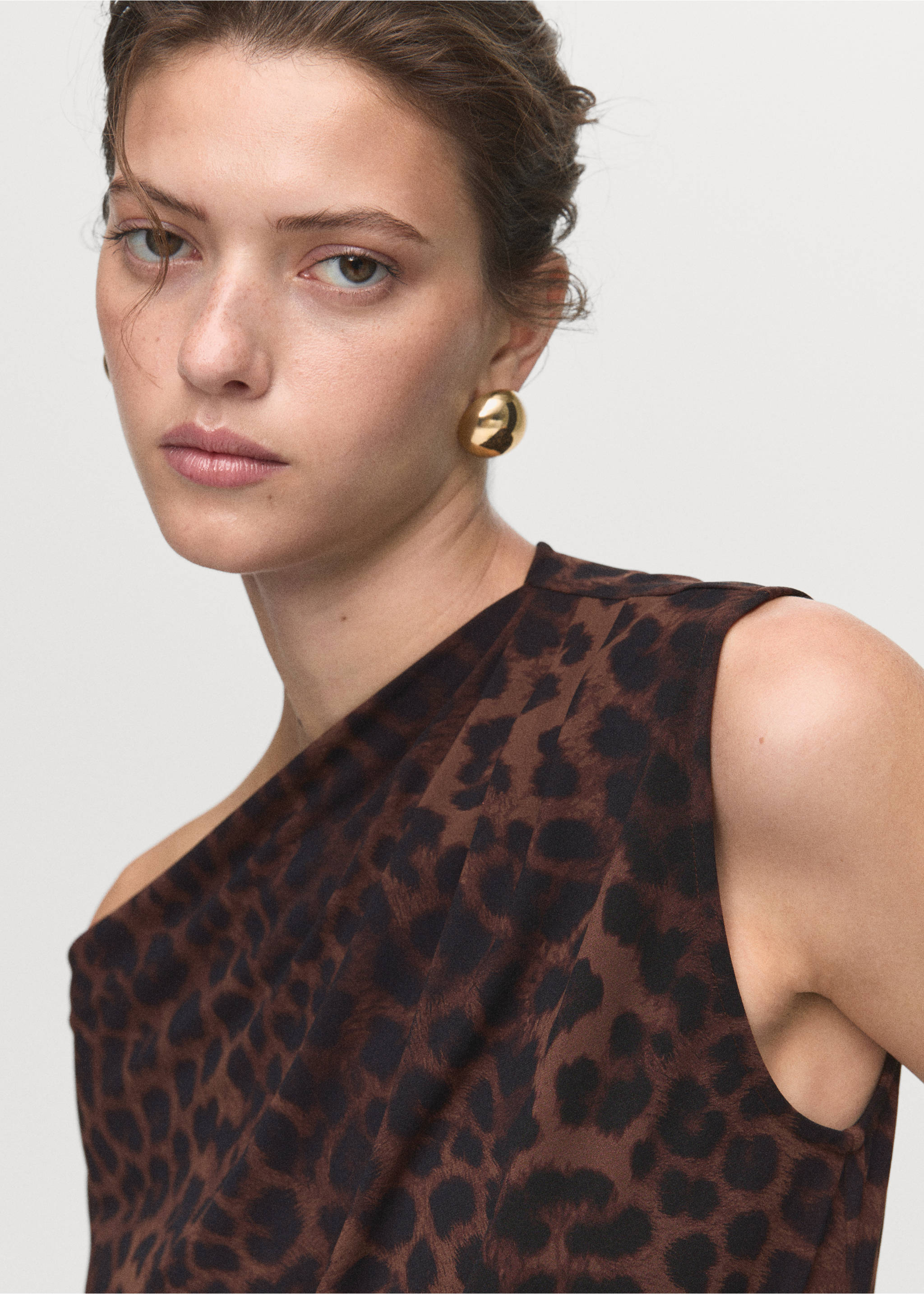 Leopard-print top with asymmetrical collar - Details of the article 1, Brown. Ref: 17056003-00.