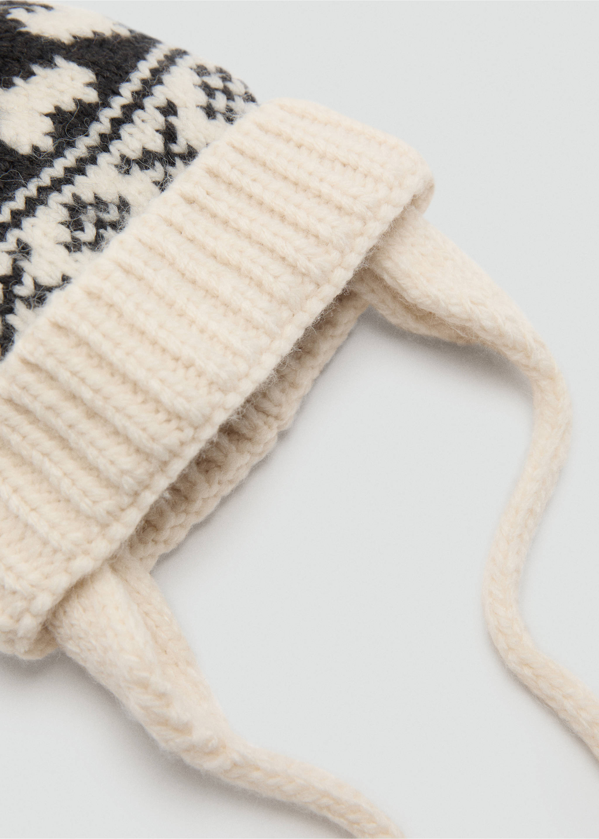Bonnet en maille à pompon - Plan moyen, Sable. Ref: 17056347-00.