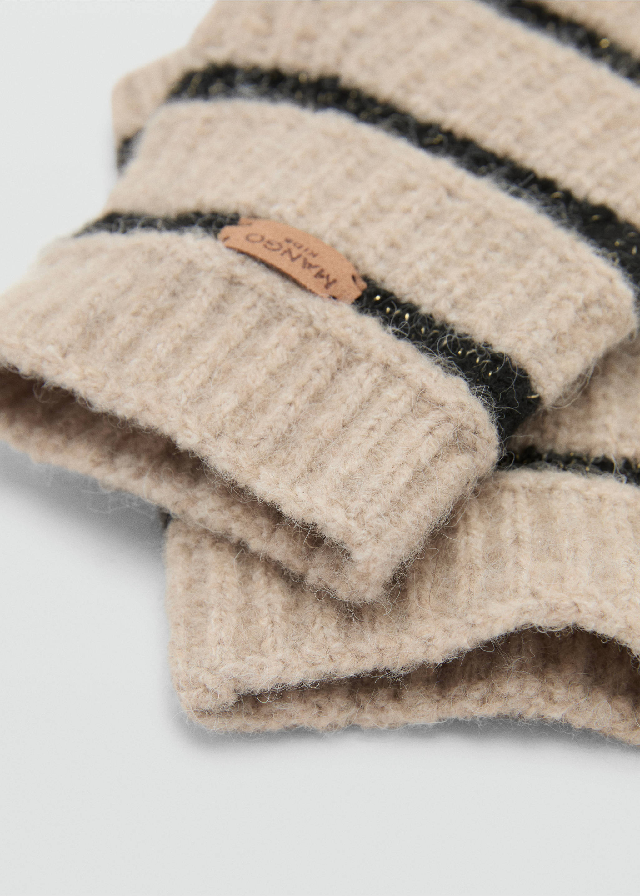 Strickhandschuhe mit Streifenmuster - Mittlere Ansicht, Sandfarben. Ref: 17056348-00.