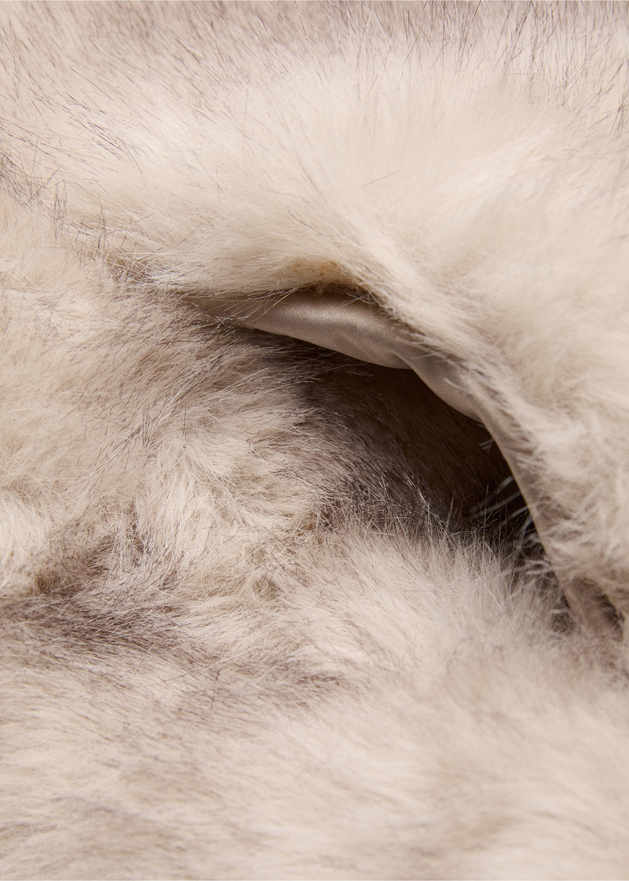Faux-fur scarf - Details of the article 1, Beige. Ref: 17056354-00.