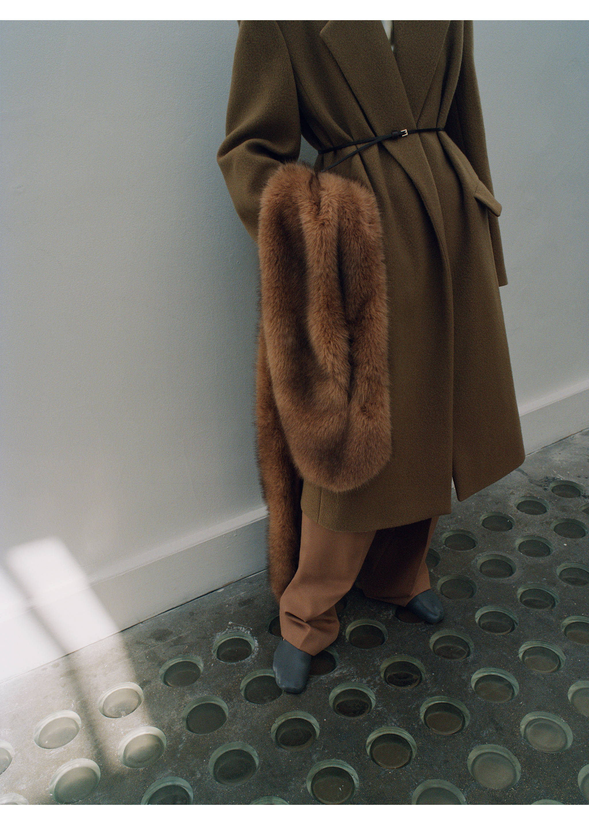 Faux-fur scarf - Details of the article 9, Brown. Ref: 17056354-00.