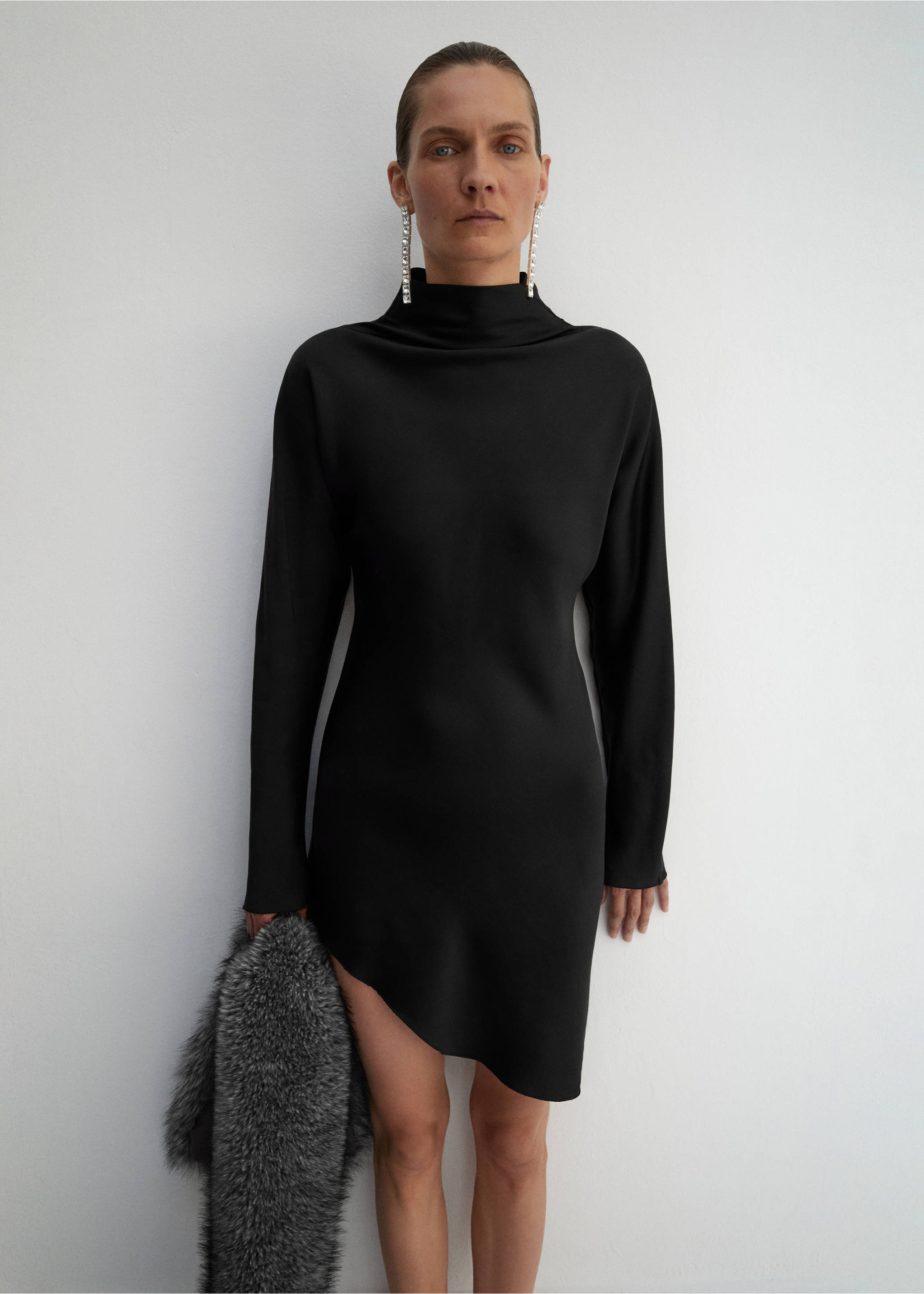 Asymmetrical satin-finish dress with asymmetrical hem - General plane, Black. Ref: 17056355-00.