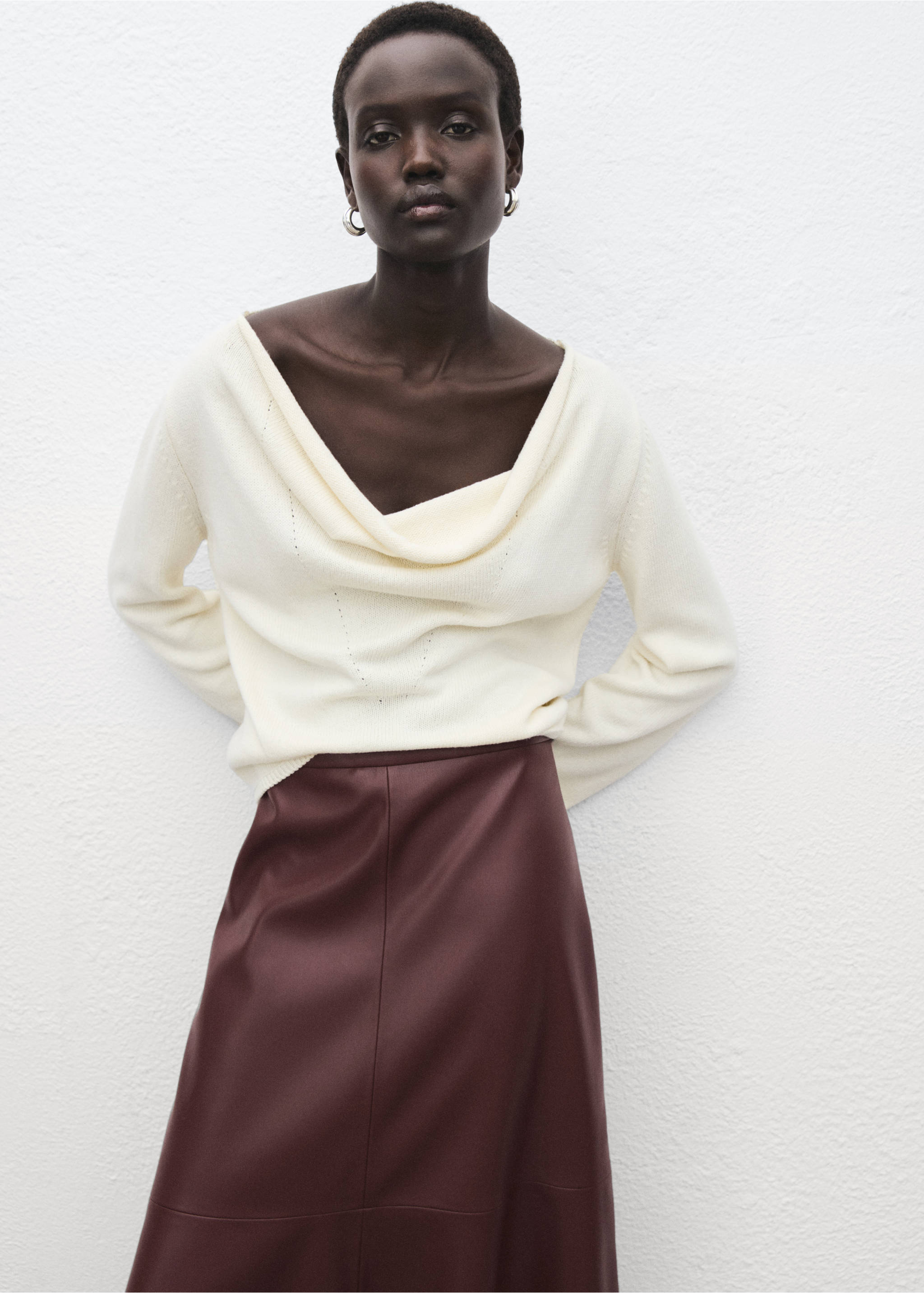 Faux-leather midi-skirt - Details of the article 1, Maroon. Ref: 17056723-00.