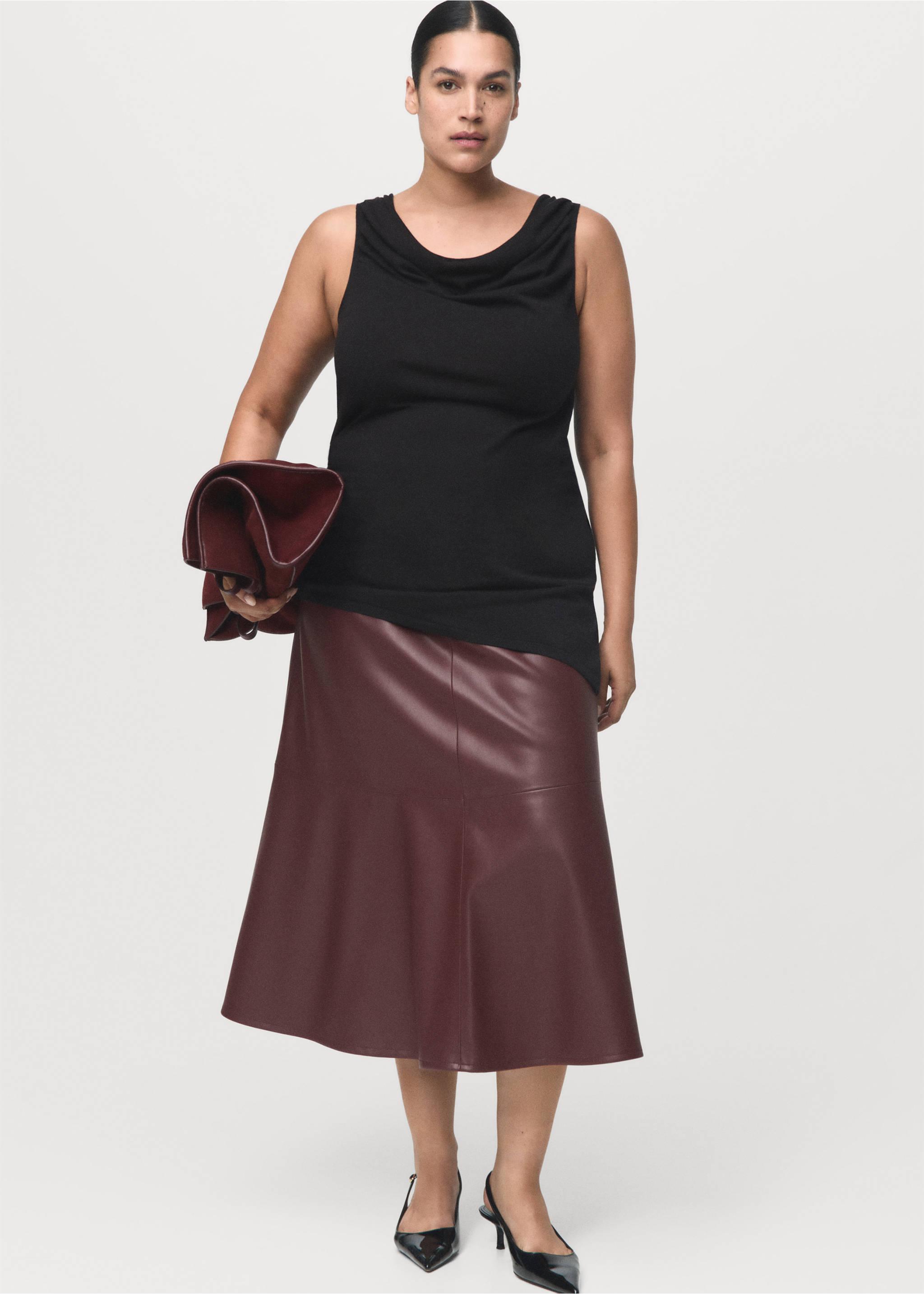 Faux-leather midi-skirt - Details of the article 3, Maroon. Ref: 17056723-00.