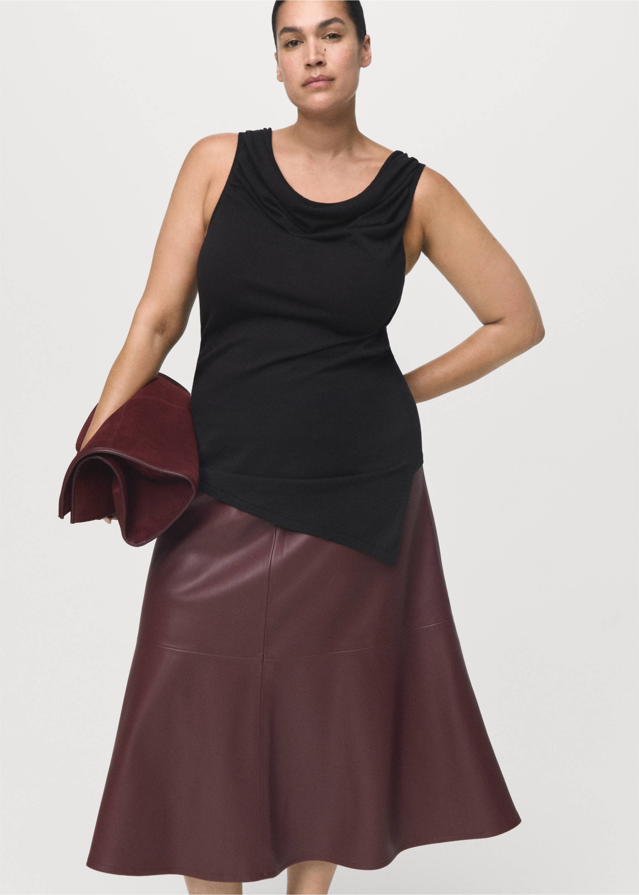 Faux-leather midi-skirt - Details of the article 5, Maroon. Ref: 17056723-00.