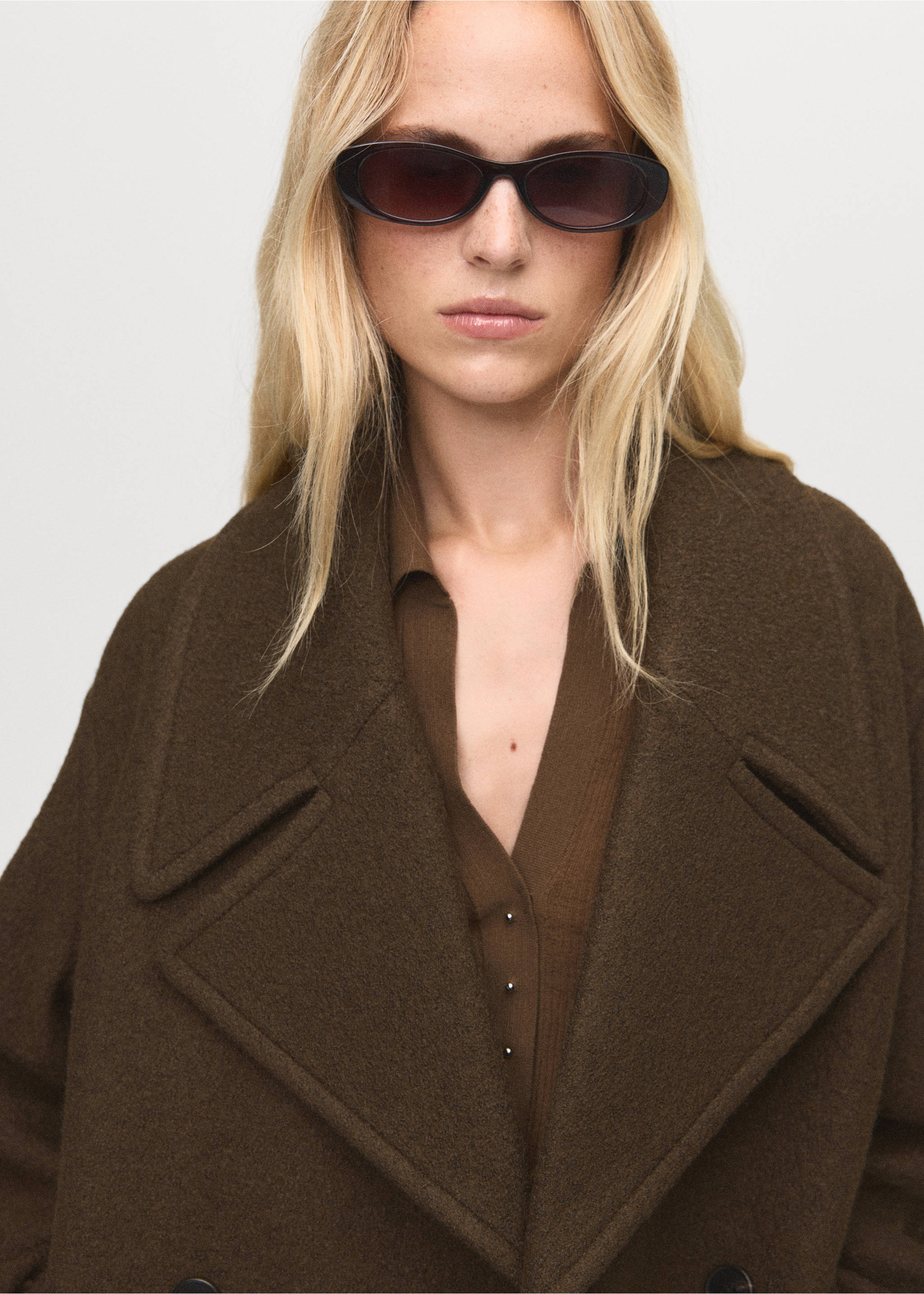 Oversized wool coat with maxi lapels - Details of the article 2, Khaki. Ref: 17056724-00.