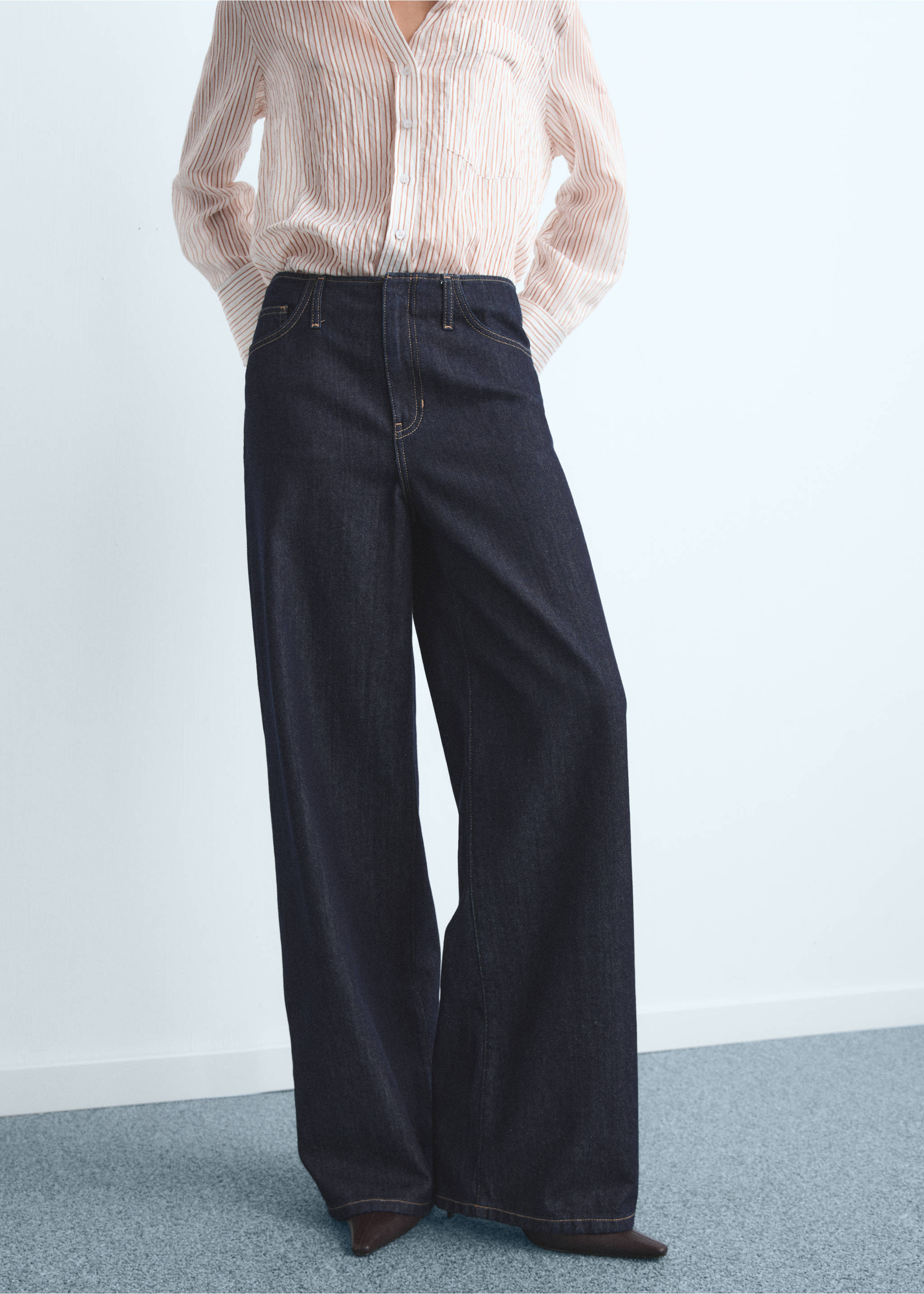 Jeans med breda ben och mellanhög midja - Bild av mittparti, Blå. Ref: 17056743-00.