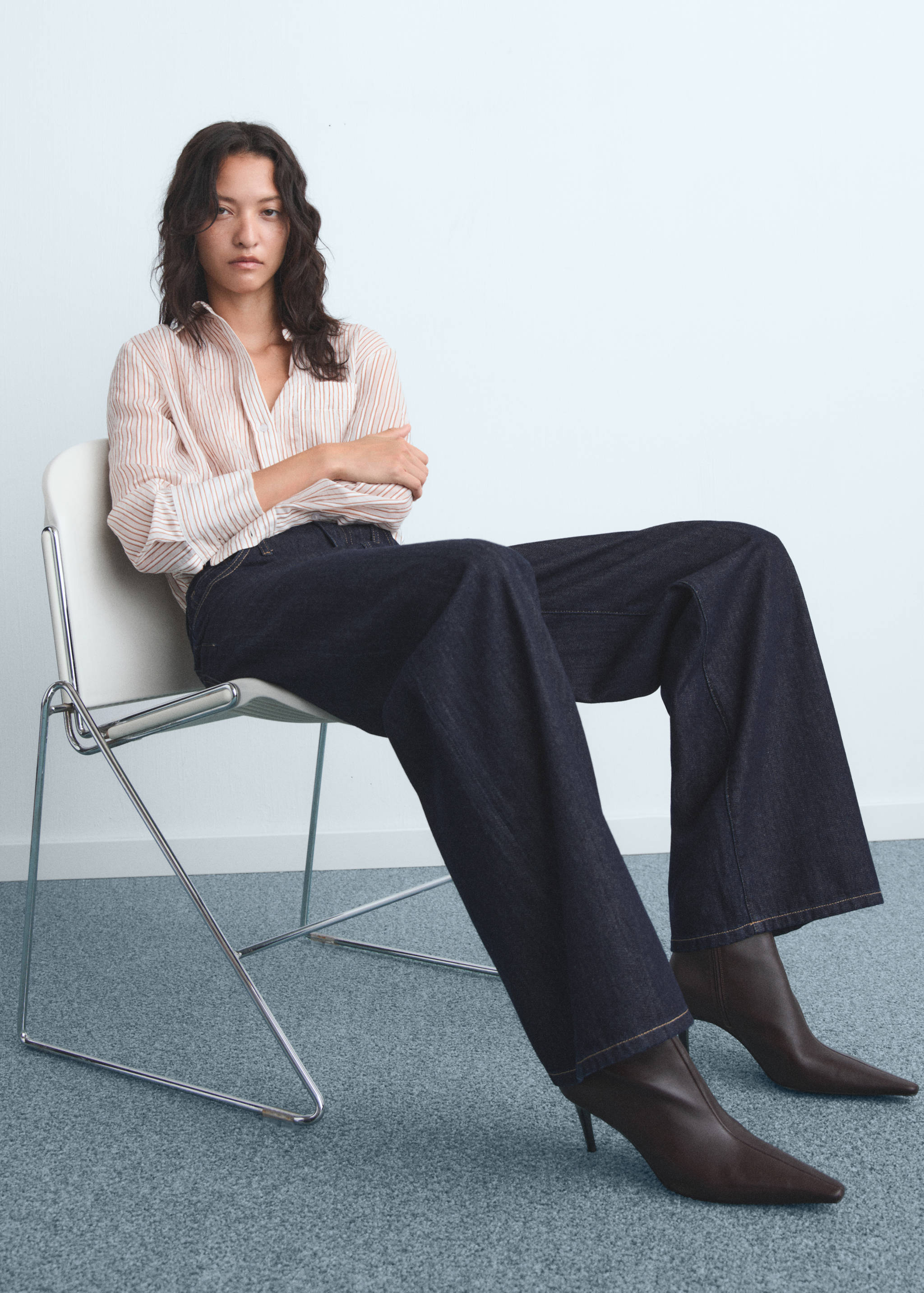 Wide leg mid-rise jeans - Details of the article 2