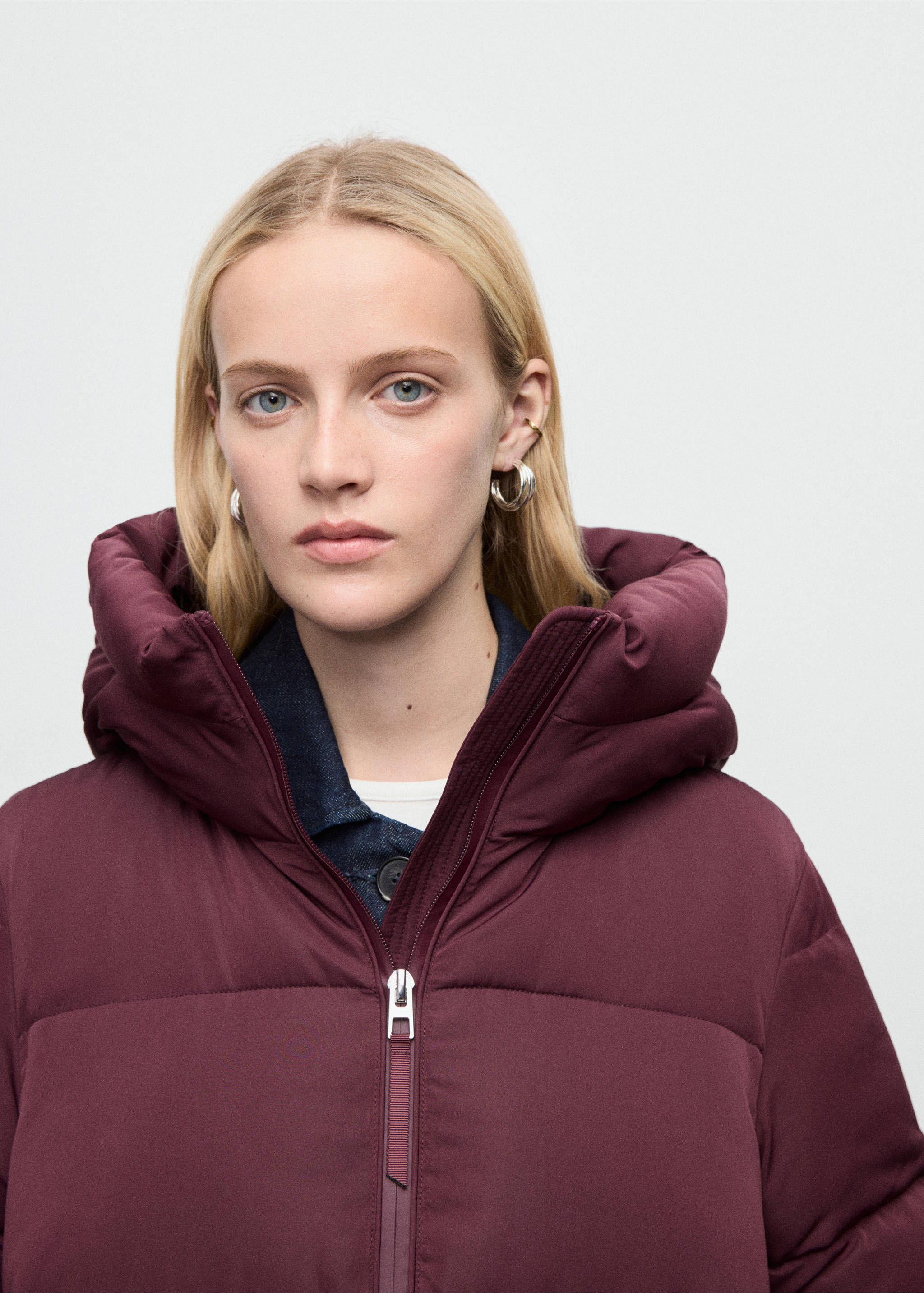 Long padded anorak with hood - Details of the article 1, Maroon. Ref: 17057131-00.